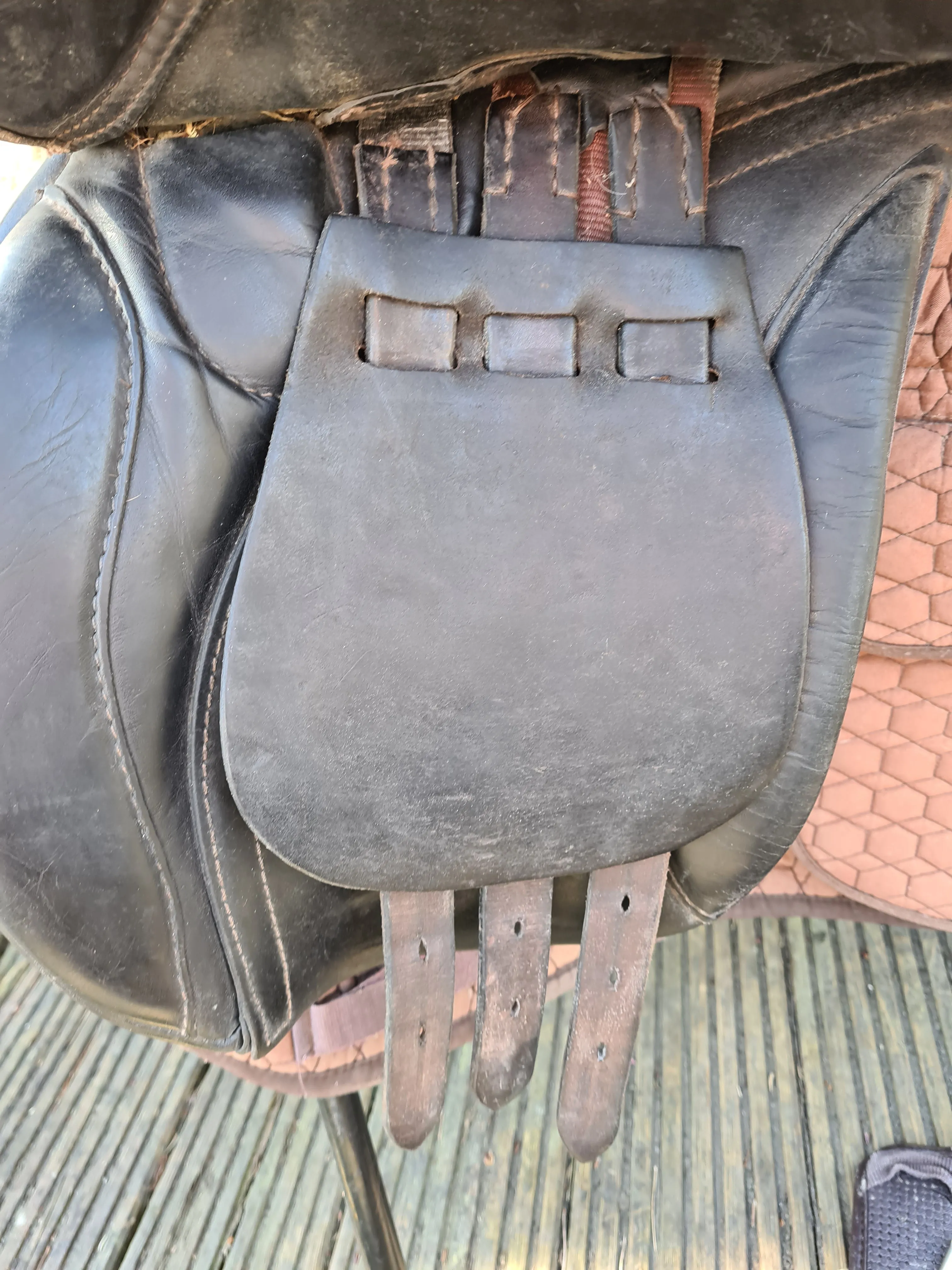 17.5" black Orion working hunter Med fit