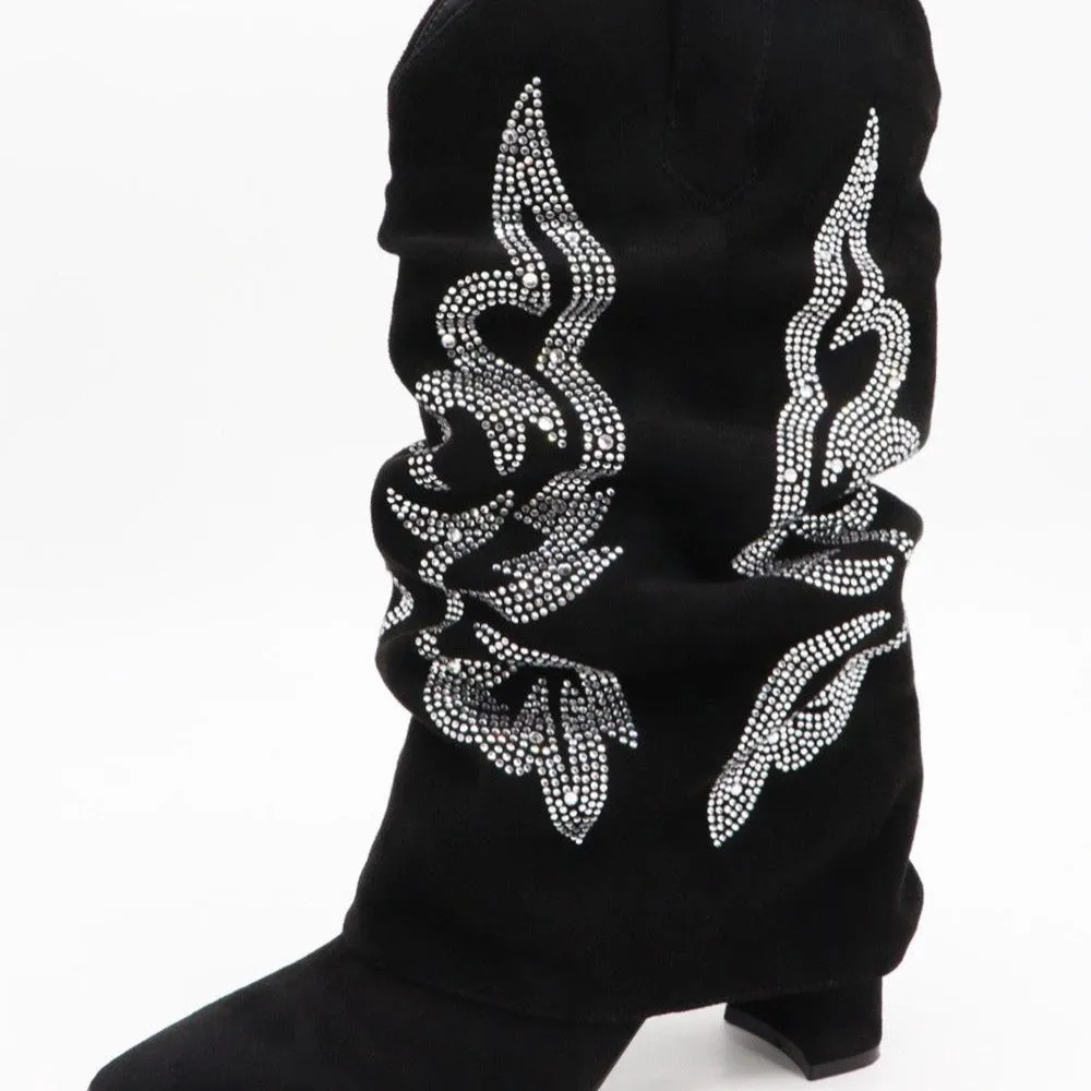 BLACK BOOTS