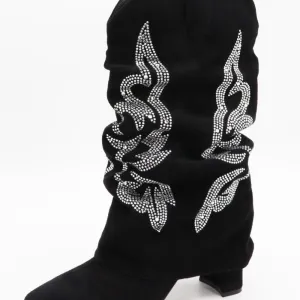 BLACK BOOTS
