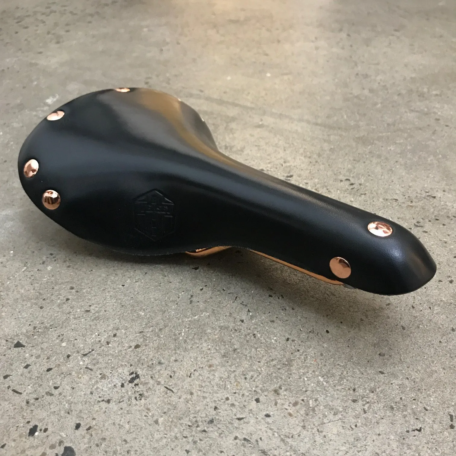 BROWN JERSEY Jagger Leather Saddle - Black Brass