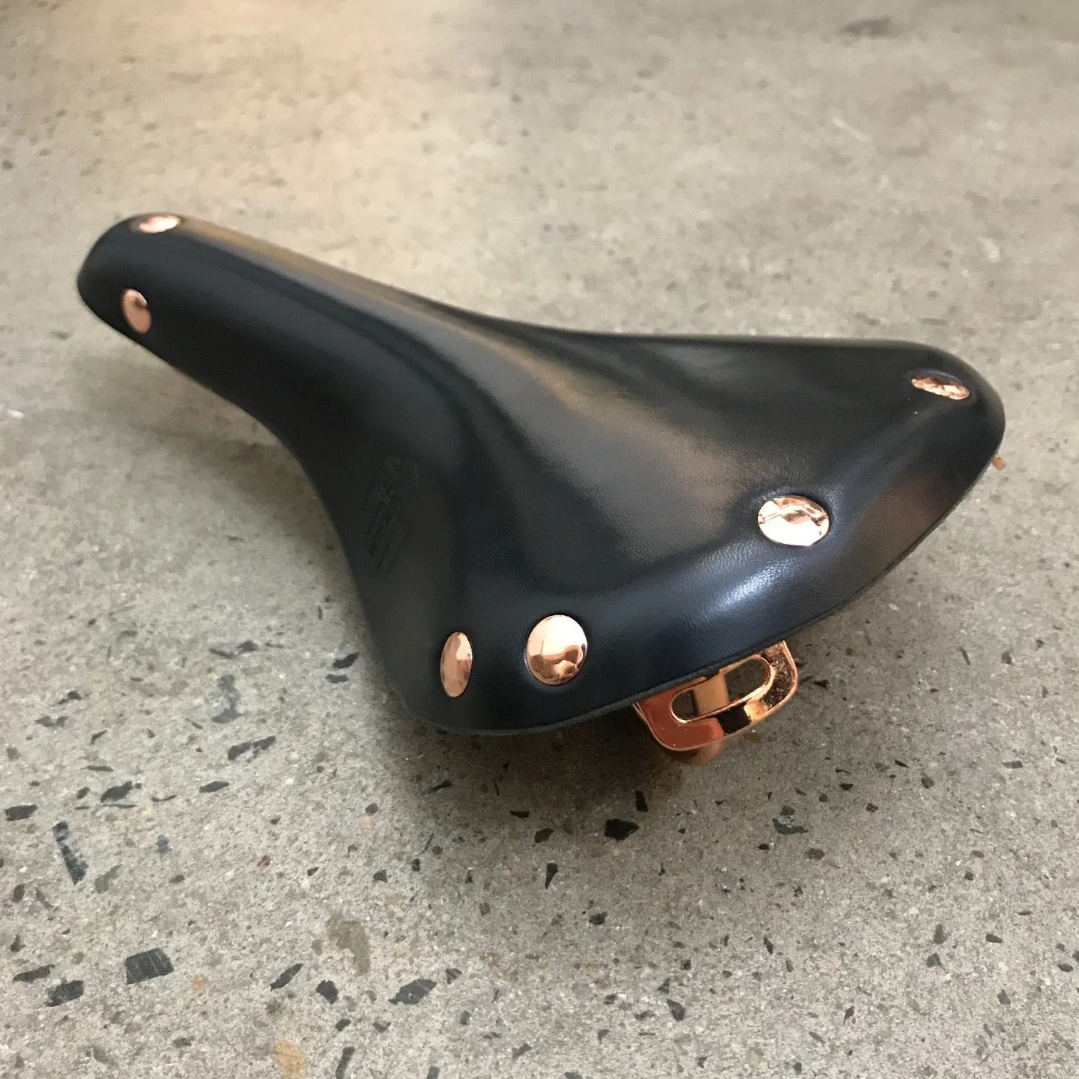 BROWN JERSEY Jagger Leather Saddle - Black Brass