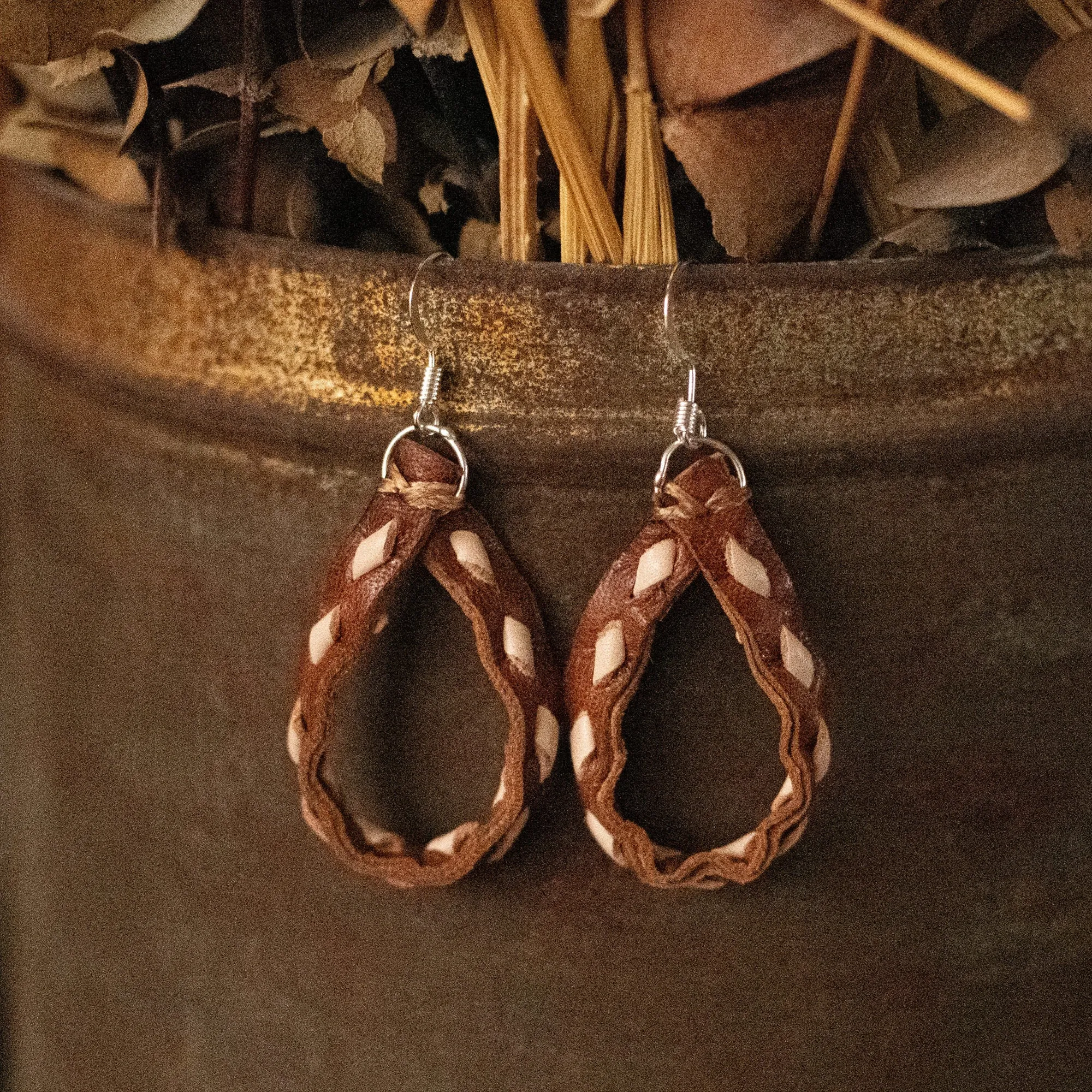 Buckstitch Mini Hoops - Saddle Tan & Ivory