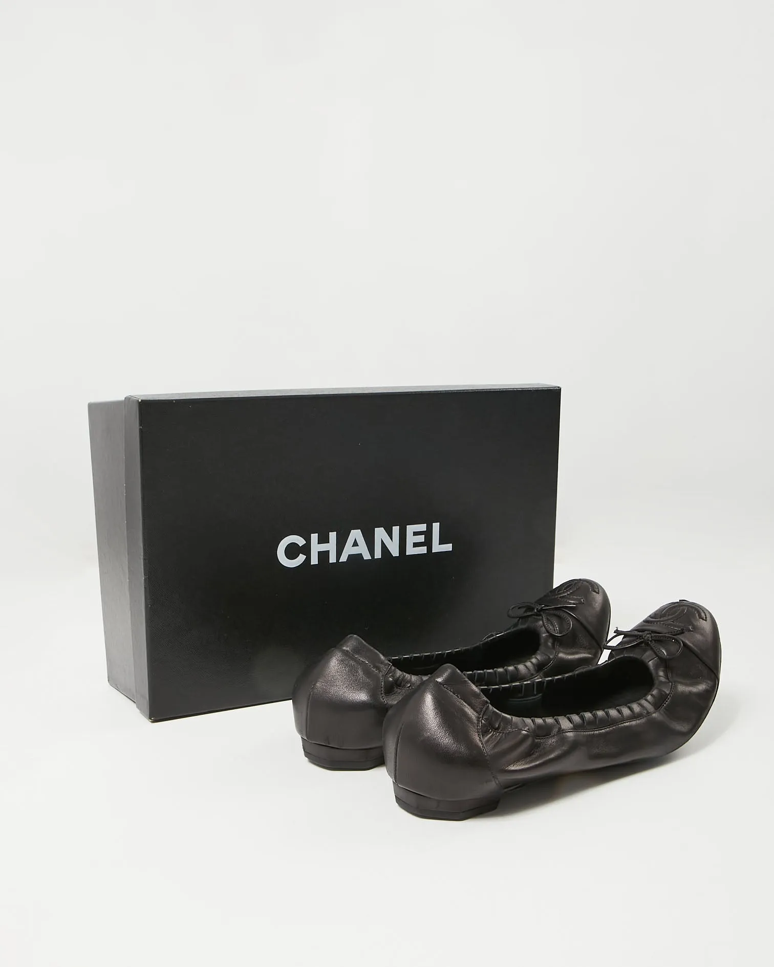 Chanel Black Leather Logo CC Interlocking Ballerina Flats - 37