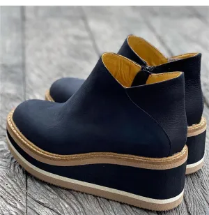 Comfortable and fashionable orthopedic Shoes