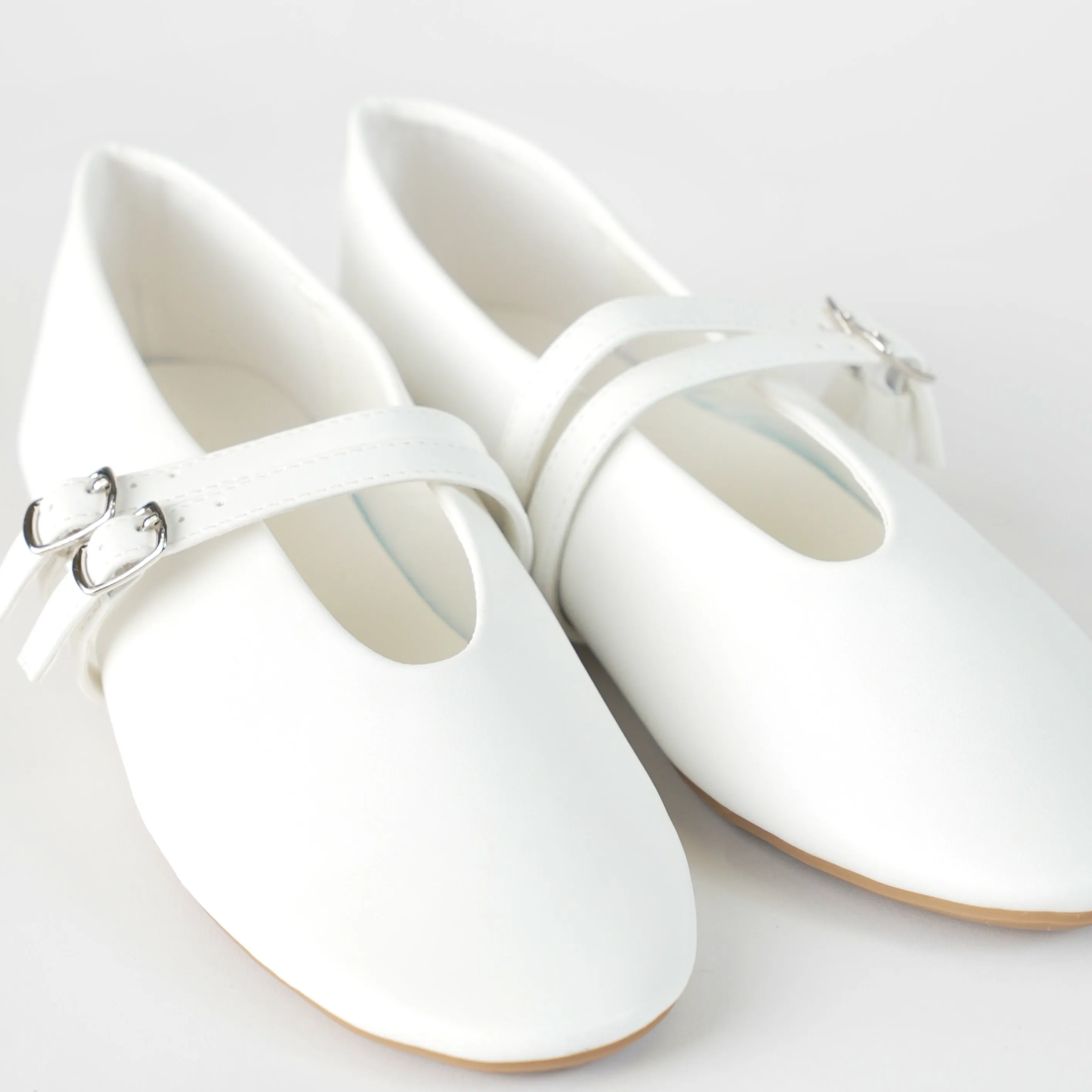 FLAT SHOE
