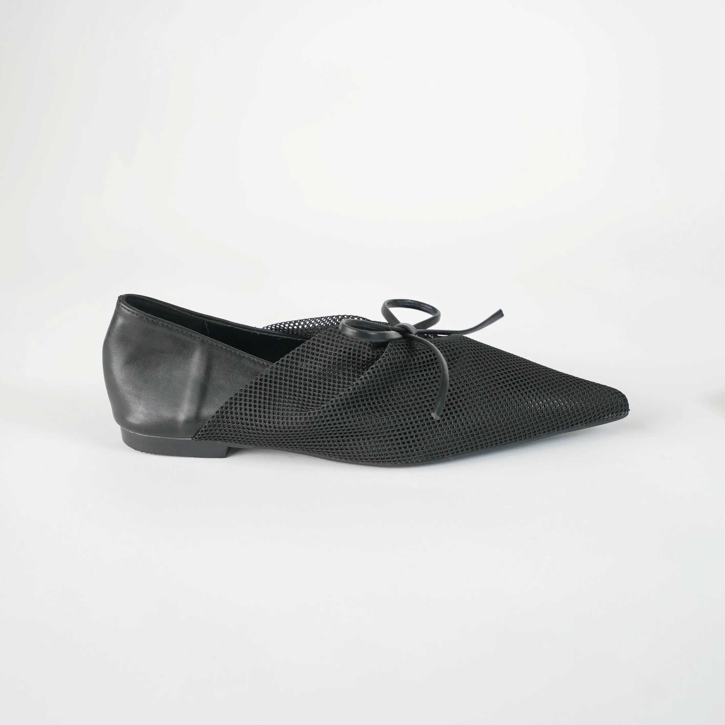 FLAT SHOE