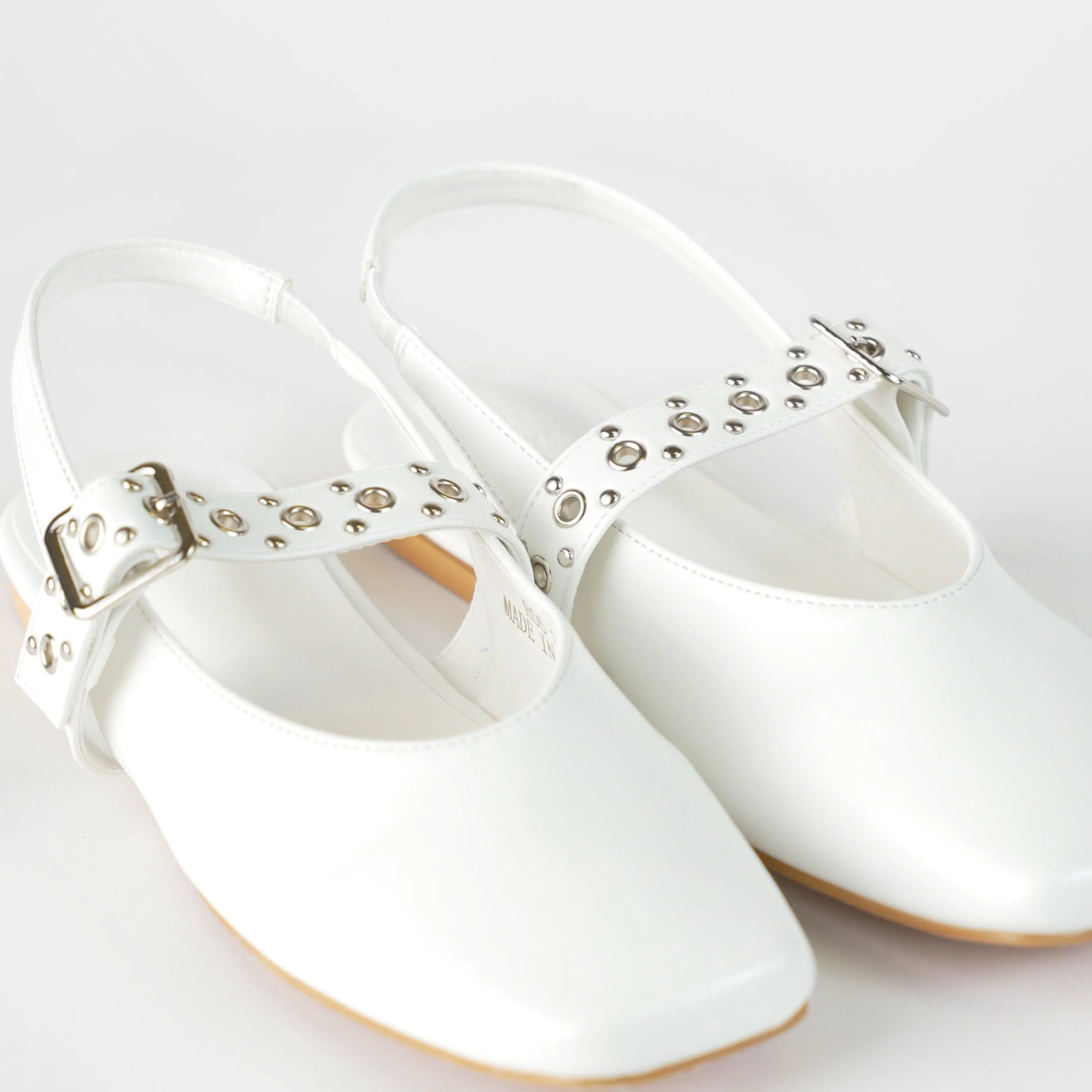 FLAT SHOE