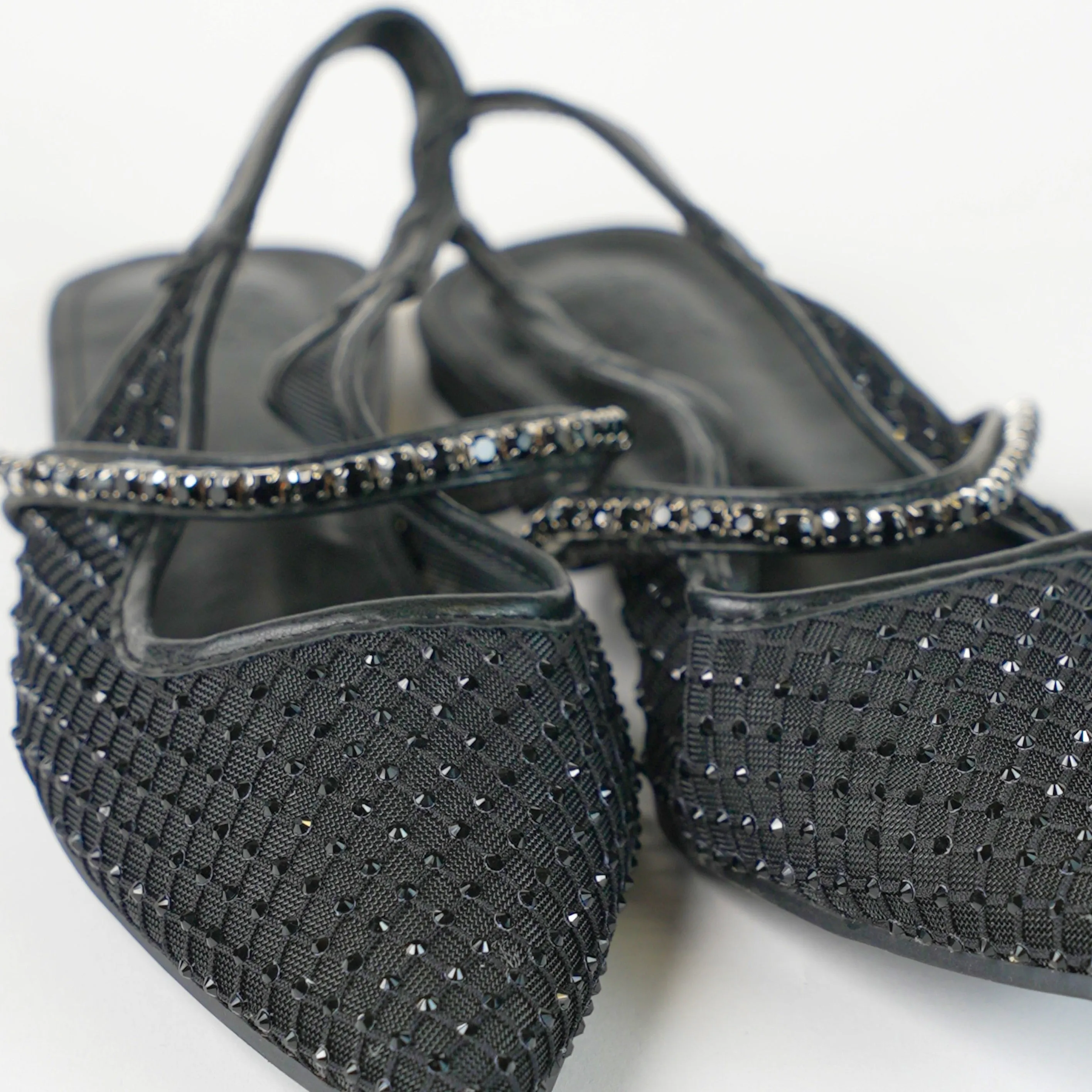 Flat shoe