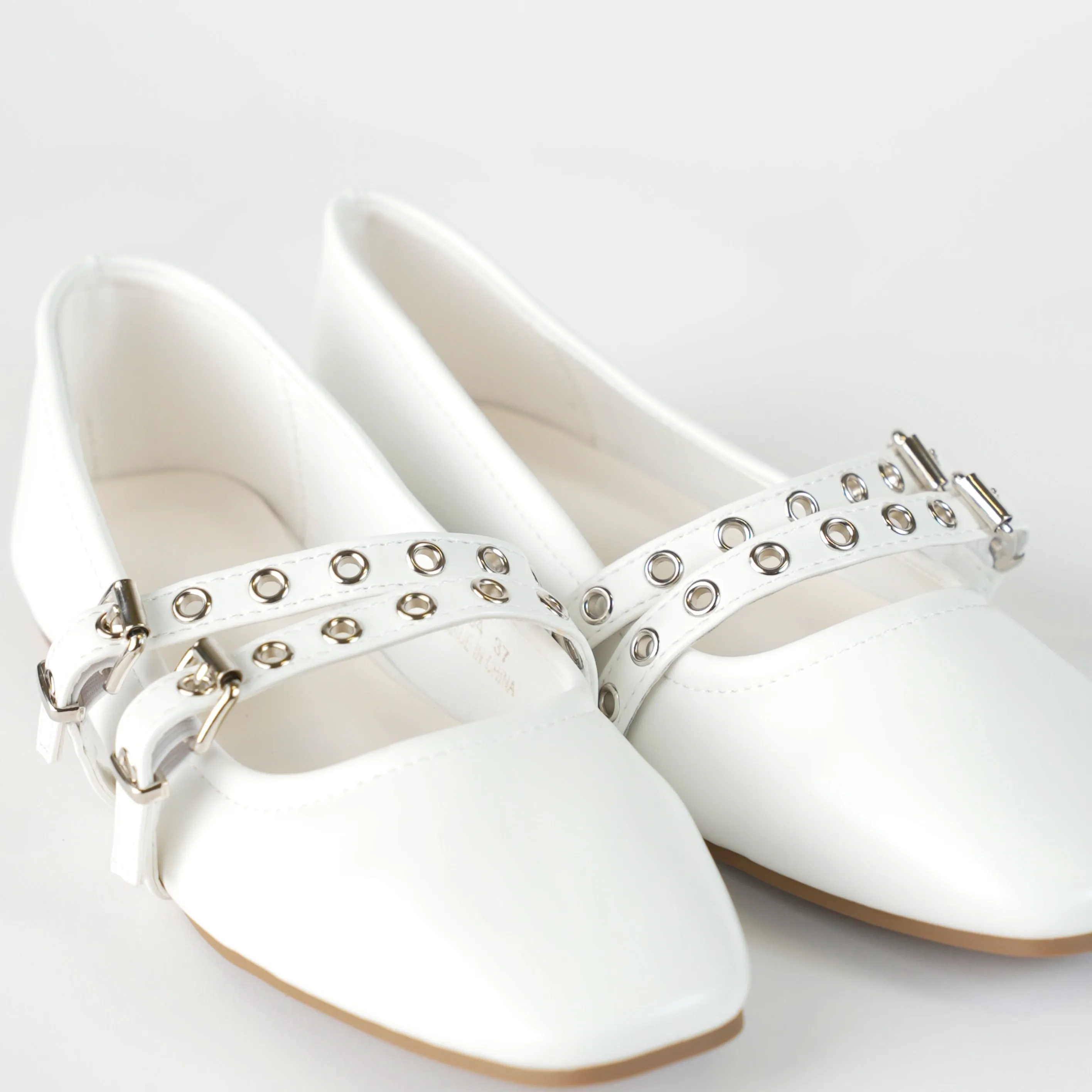 FLAT SHOE