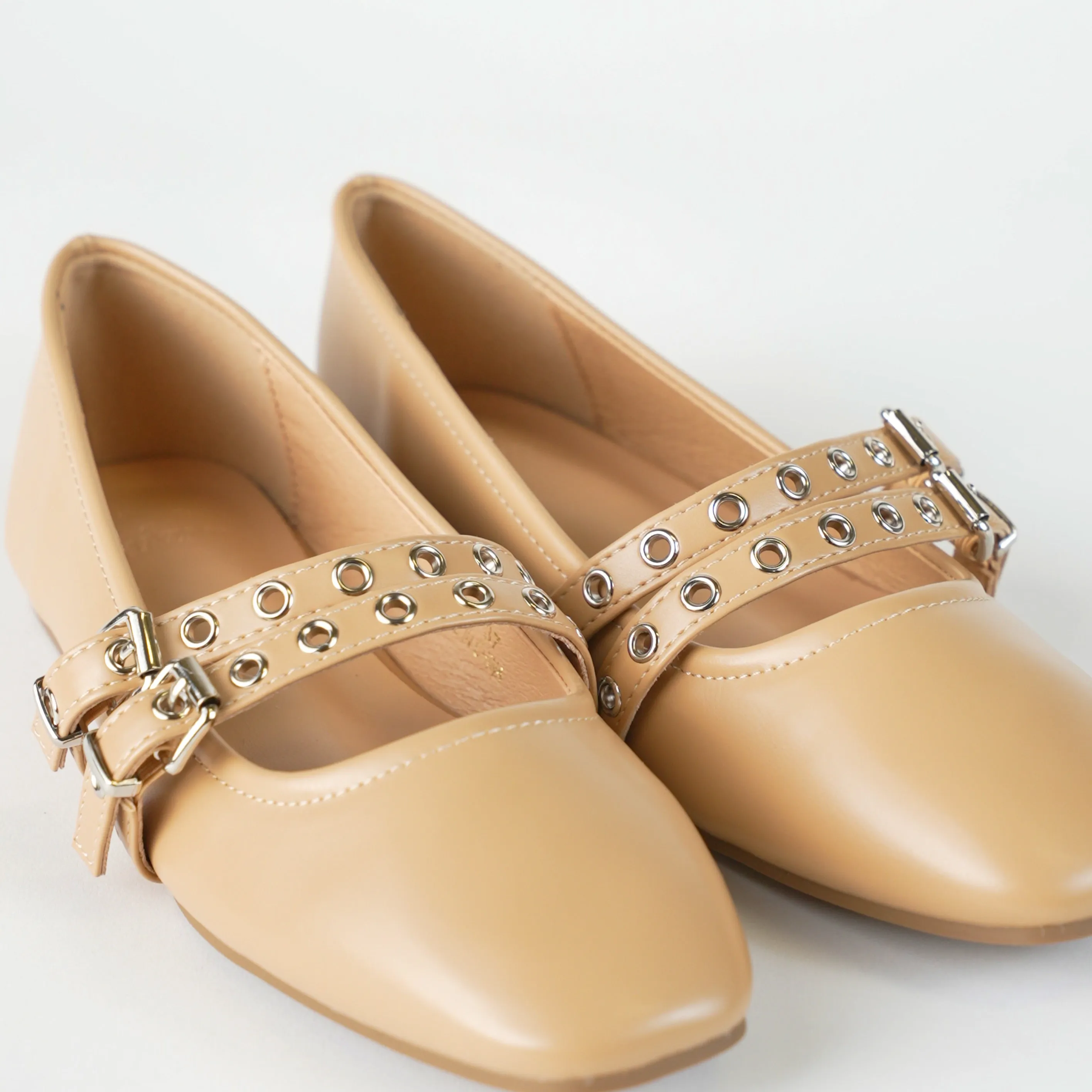 FLAT SHOE