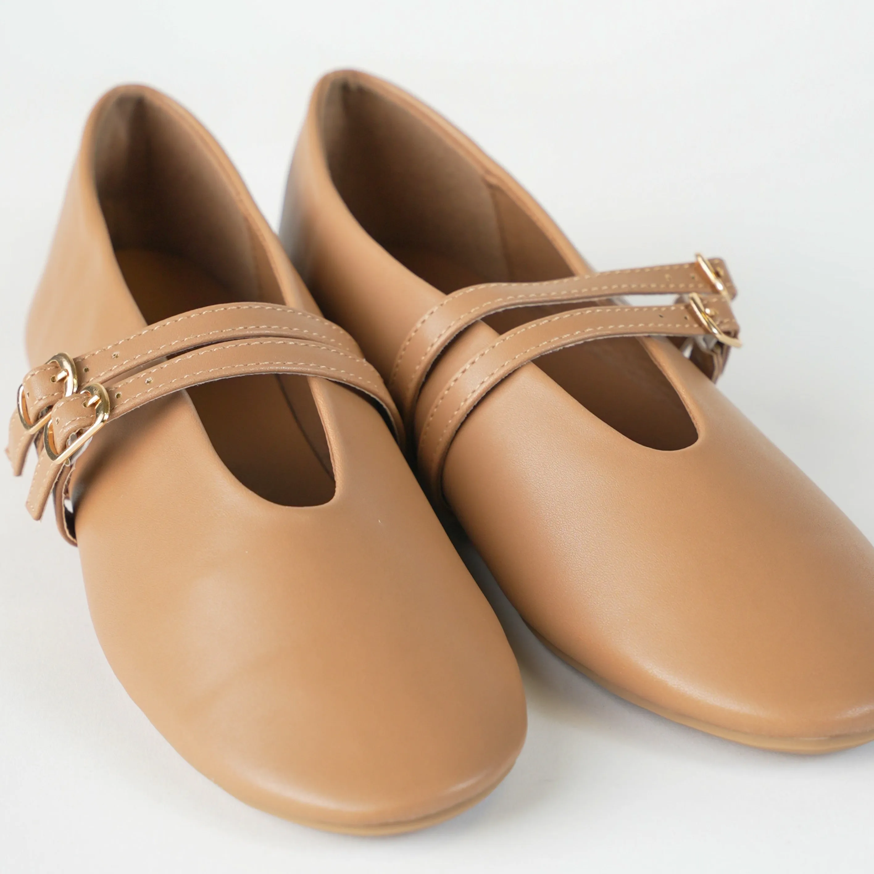 FLAT SHOE