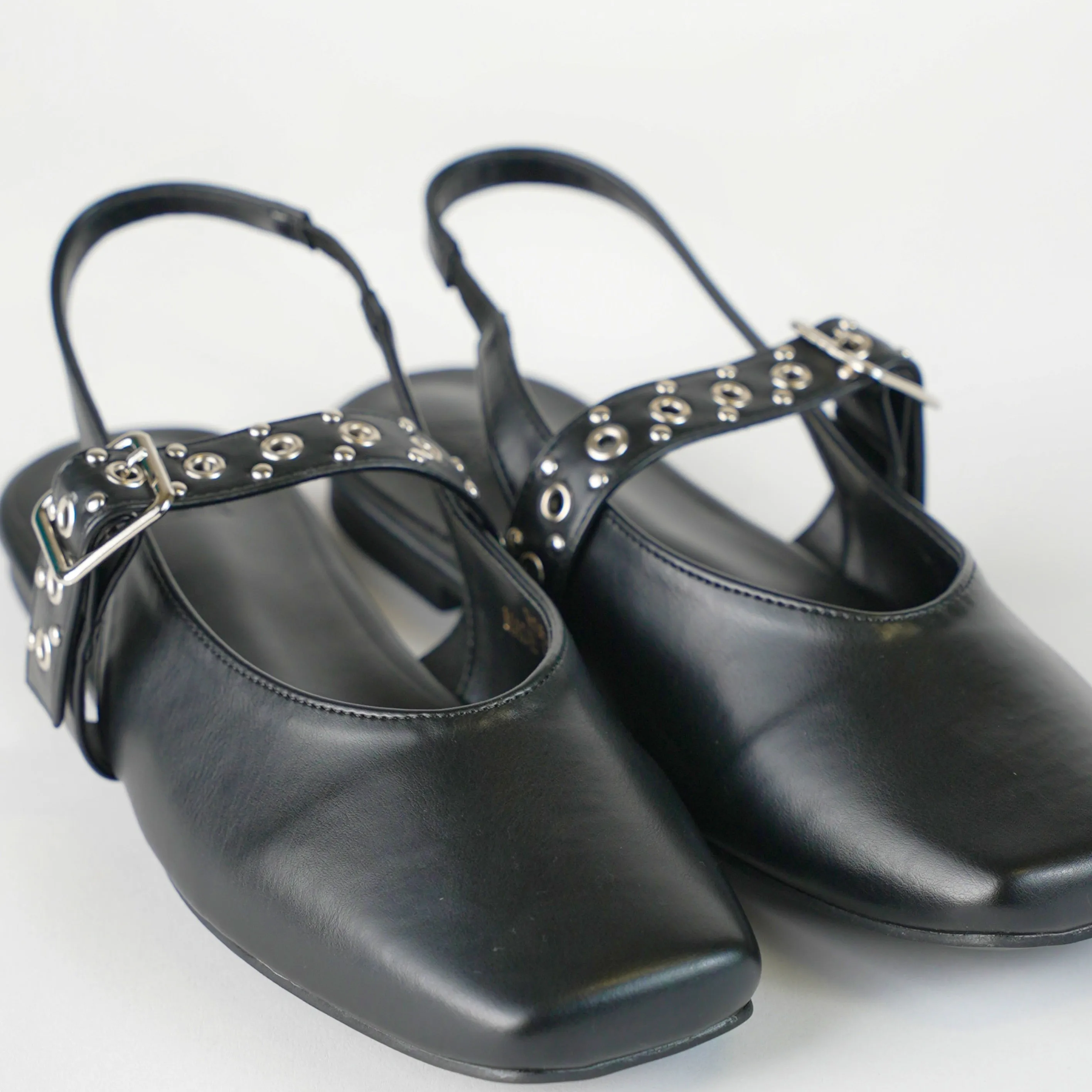 FLAT SHOE