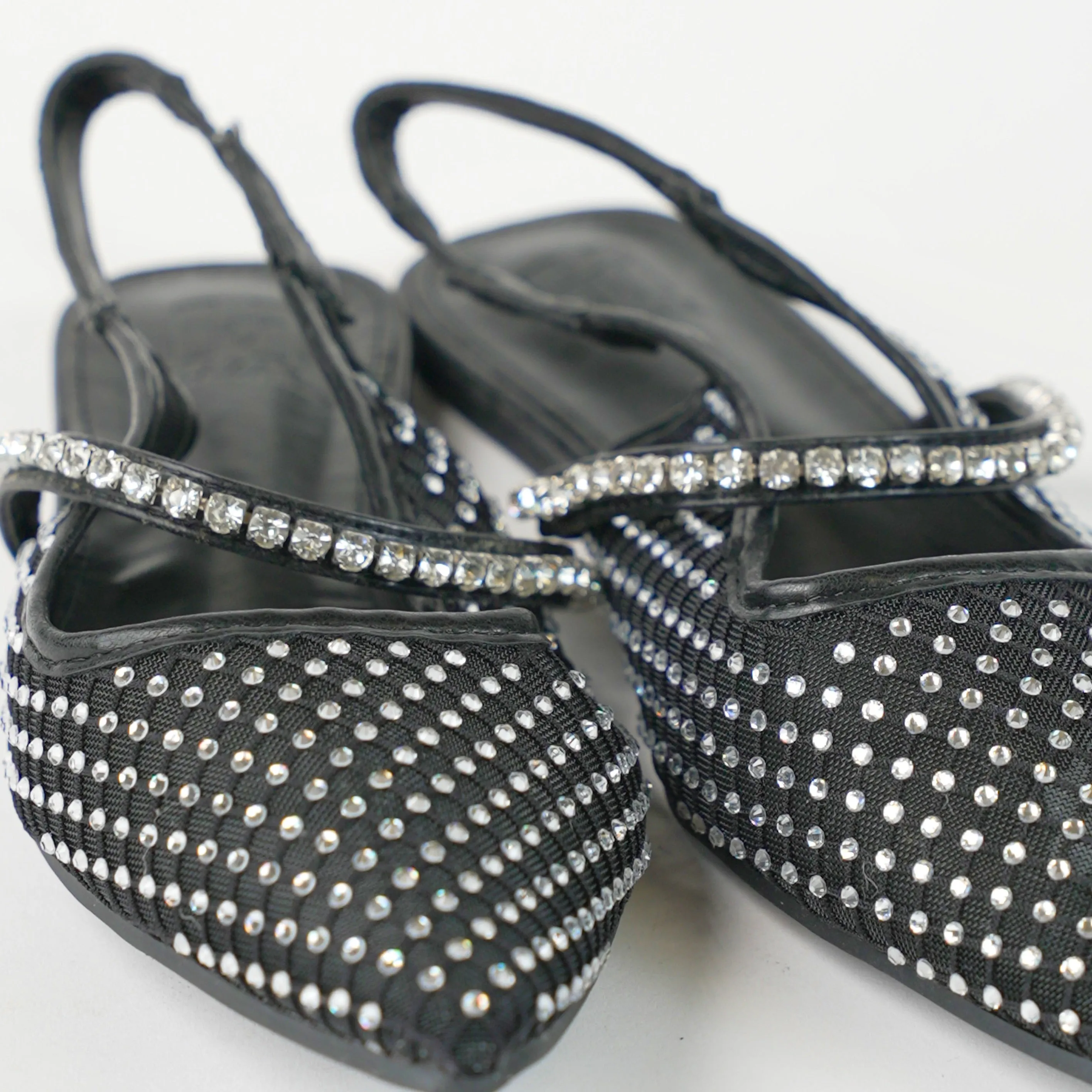 Flat shoe