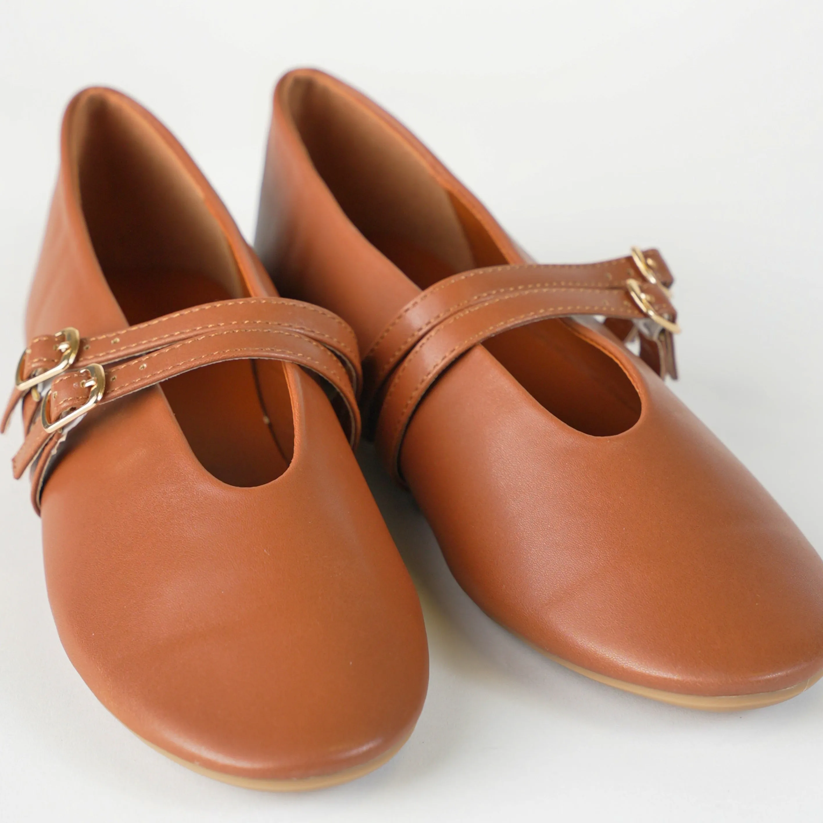 FLAT SHOE