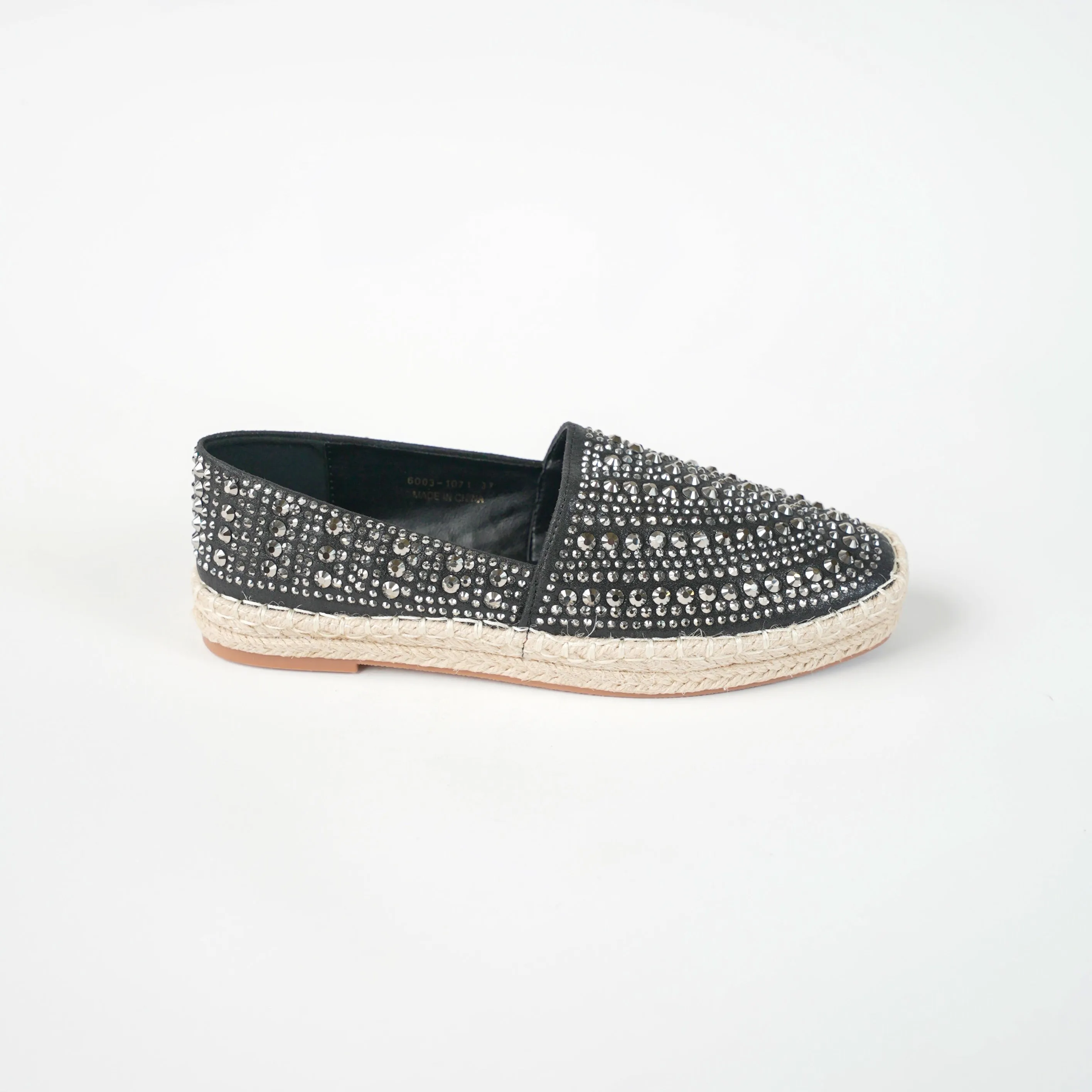 Flat shoe