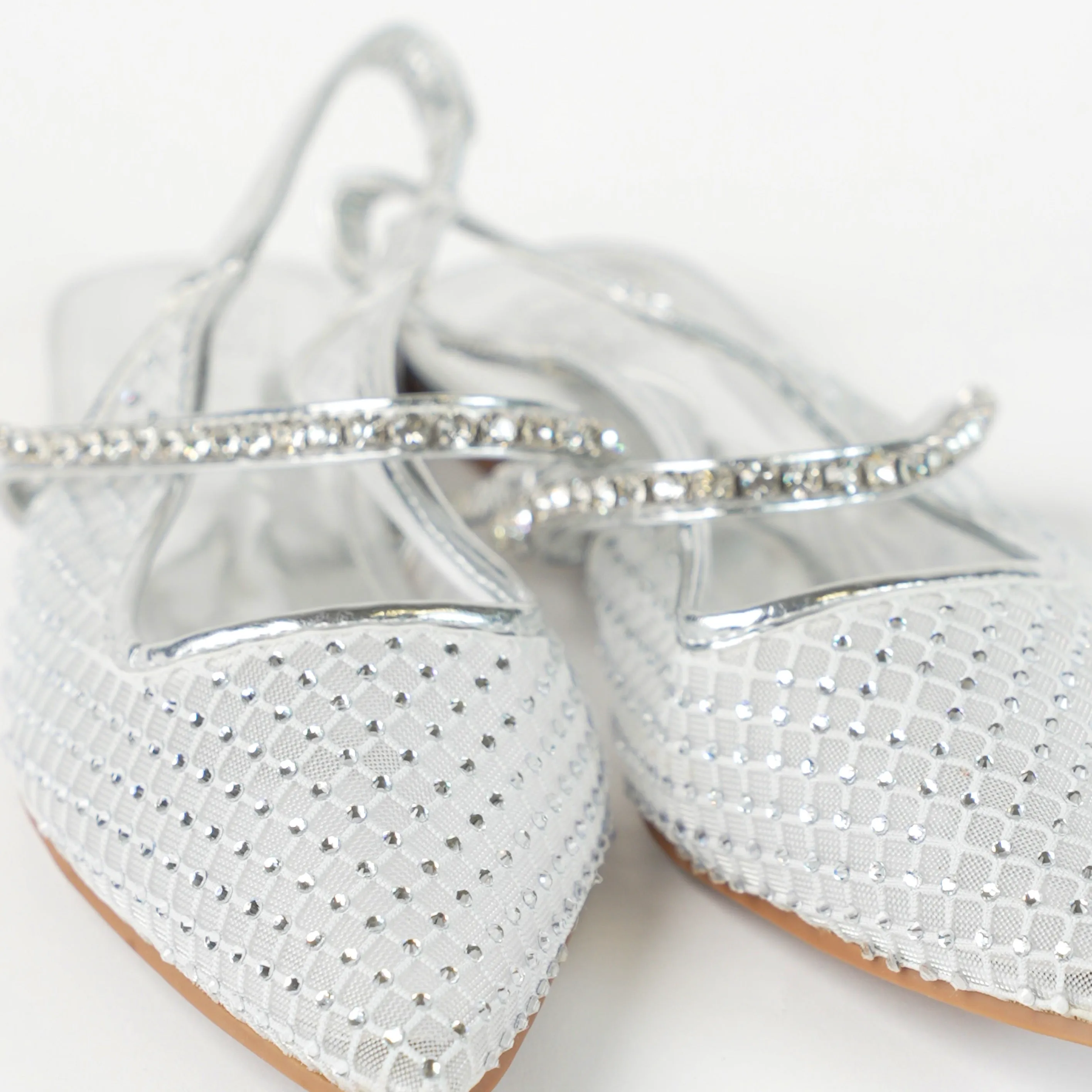 Flat shoe