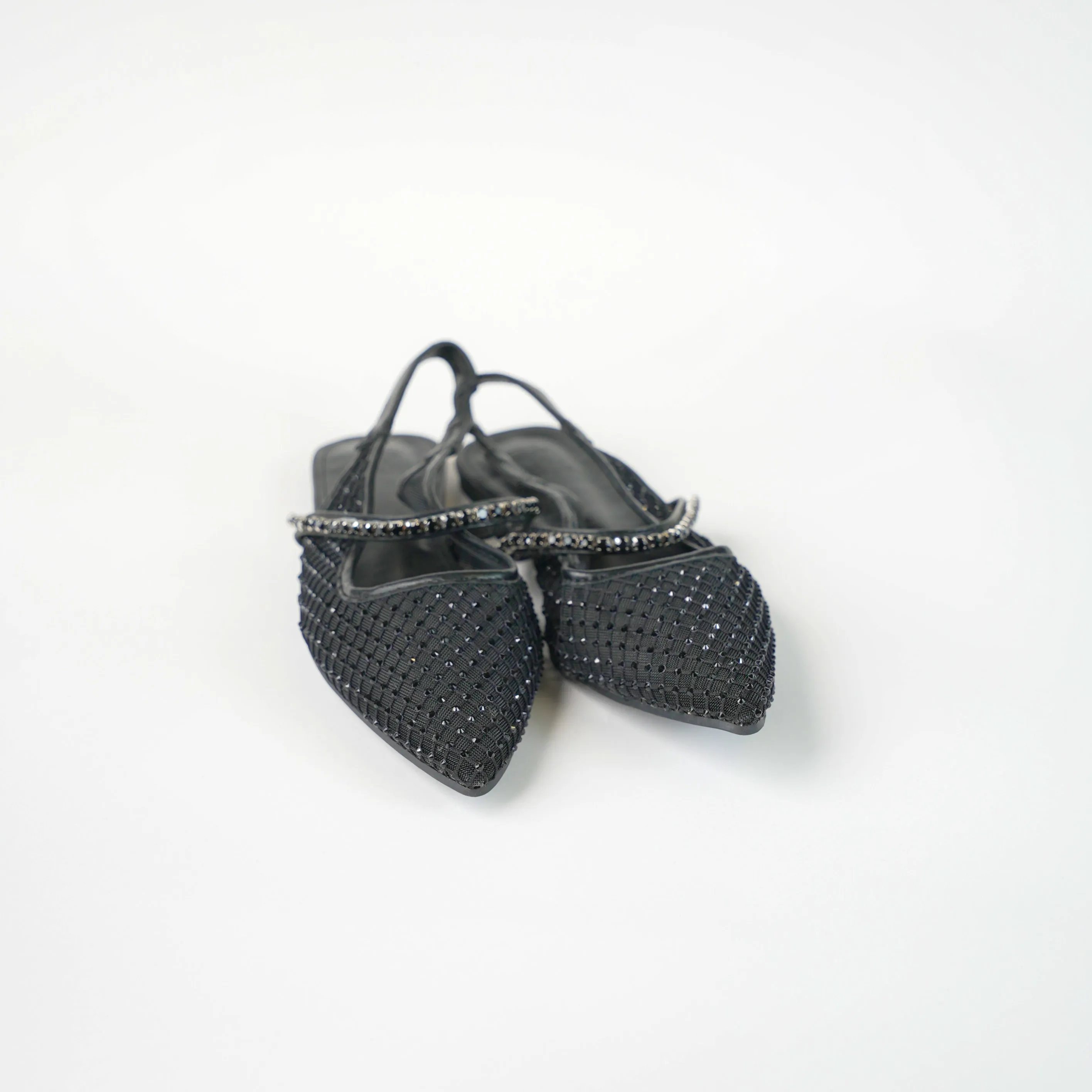 Flat shoe