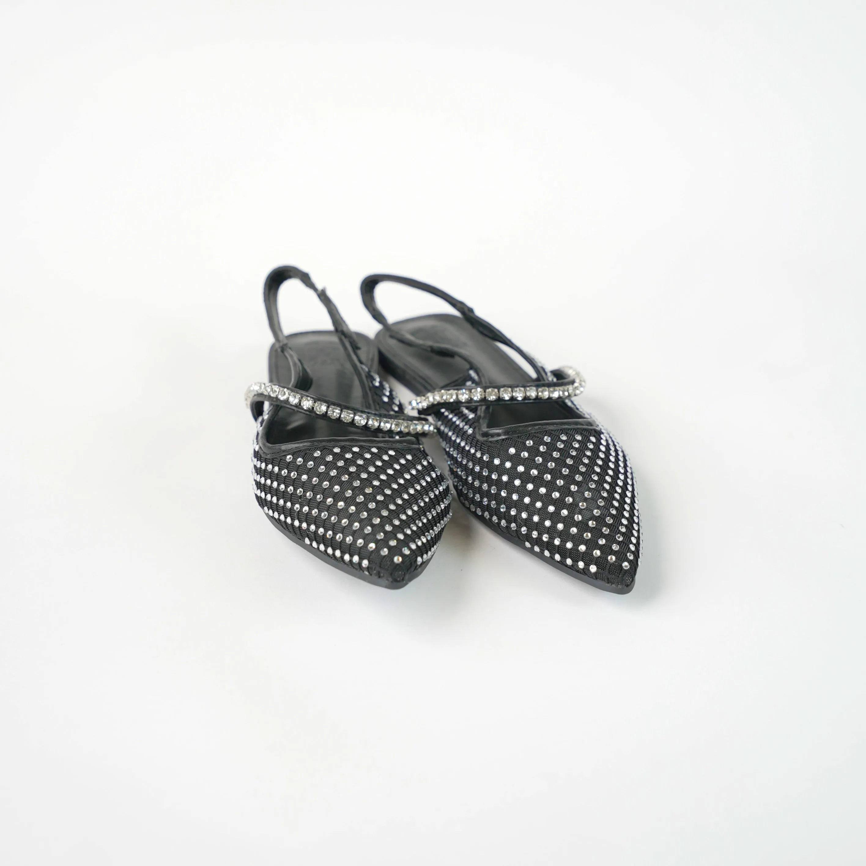 Flat shoe