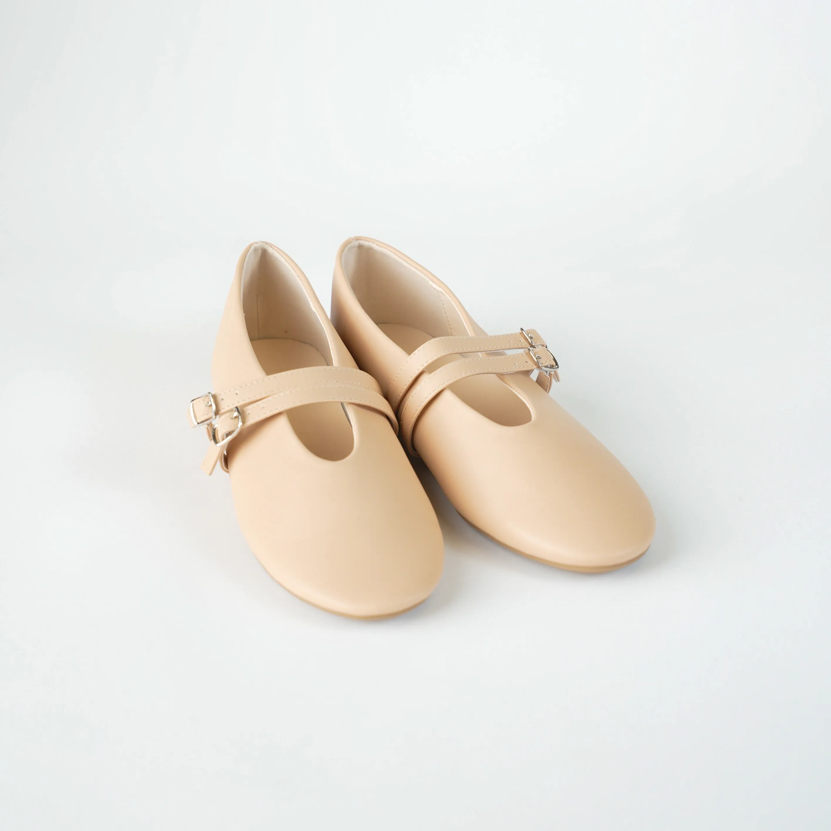FLAT SHOE