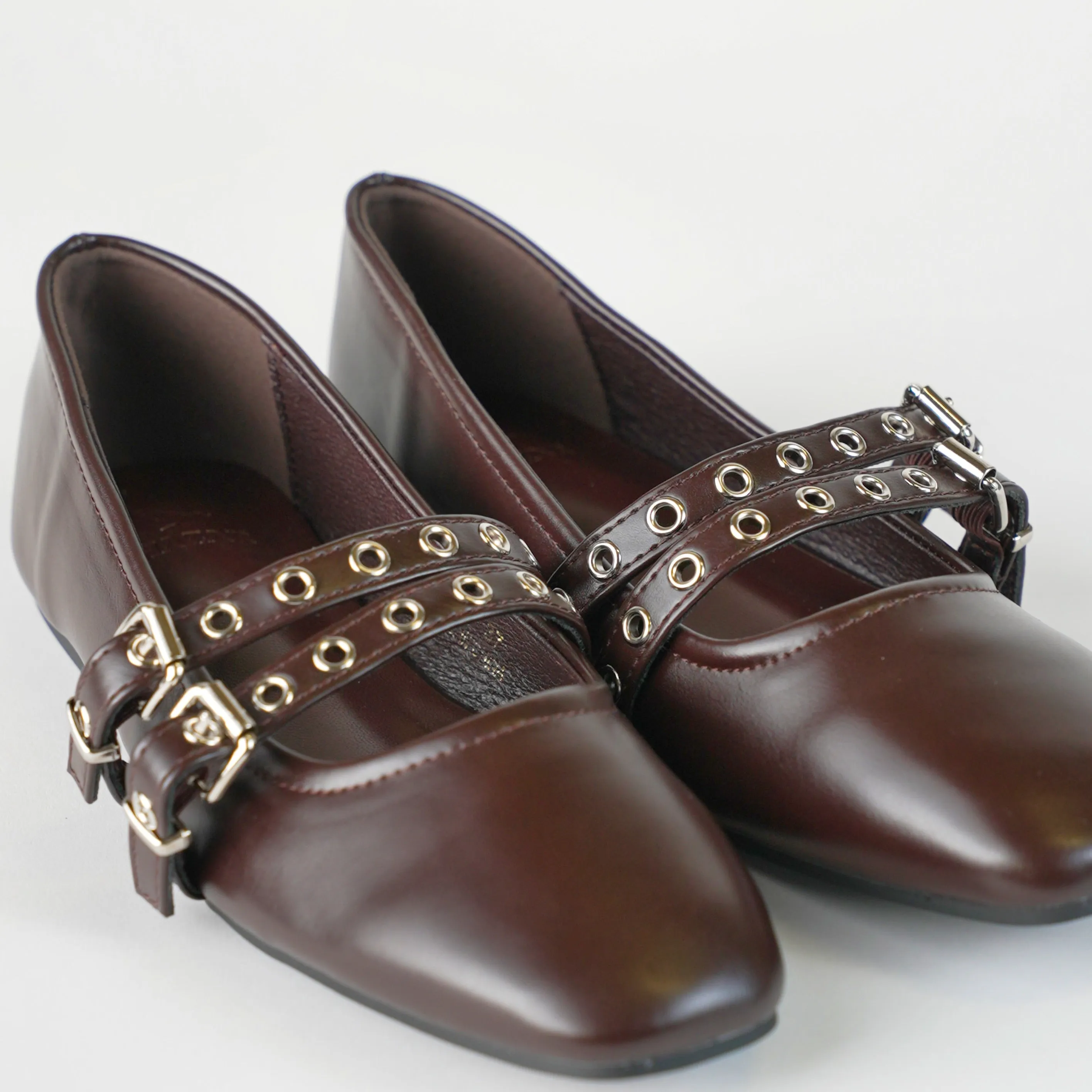 FLAT SHOE