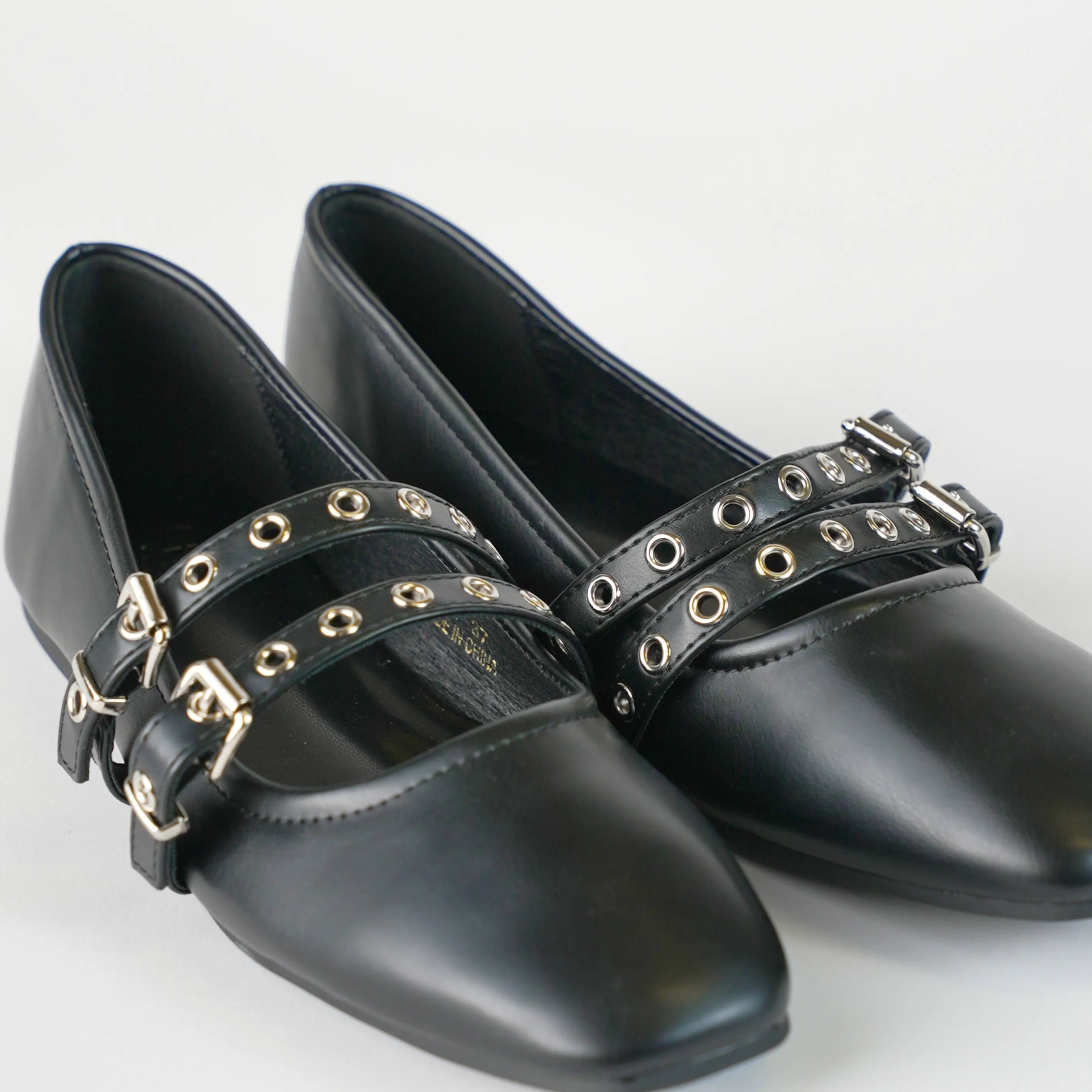 FLAT SHOE