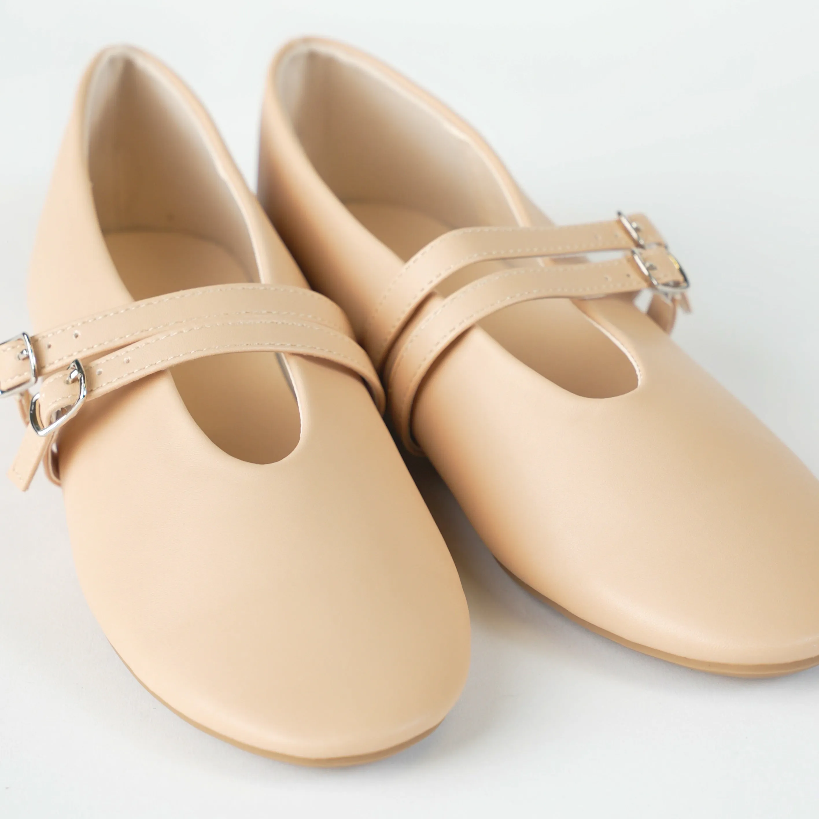 FLAT SHOE