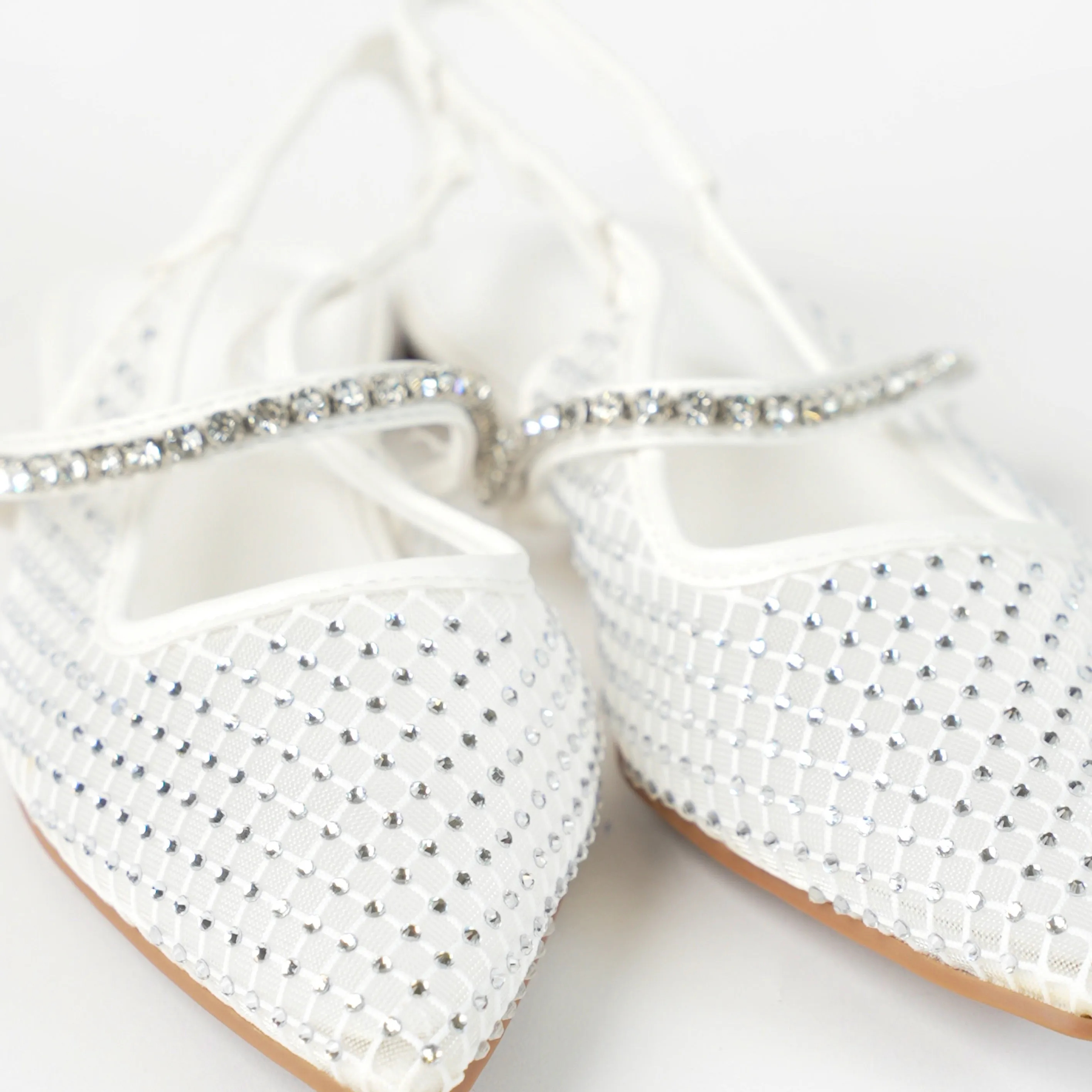 Flat shoe
