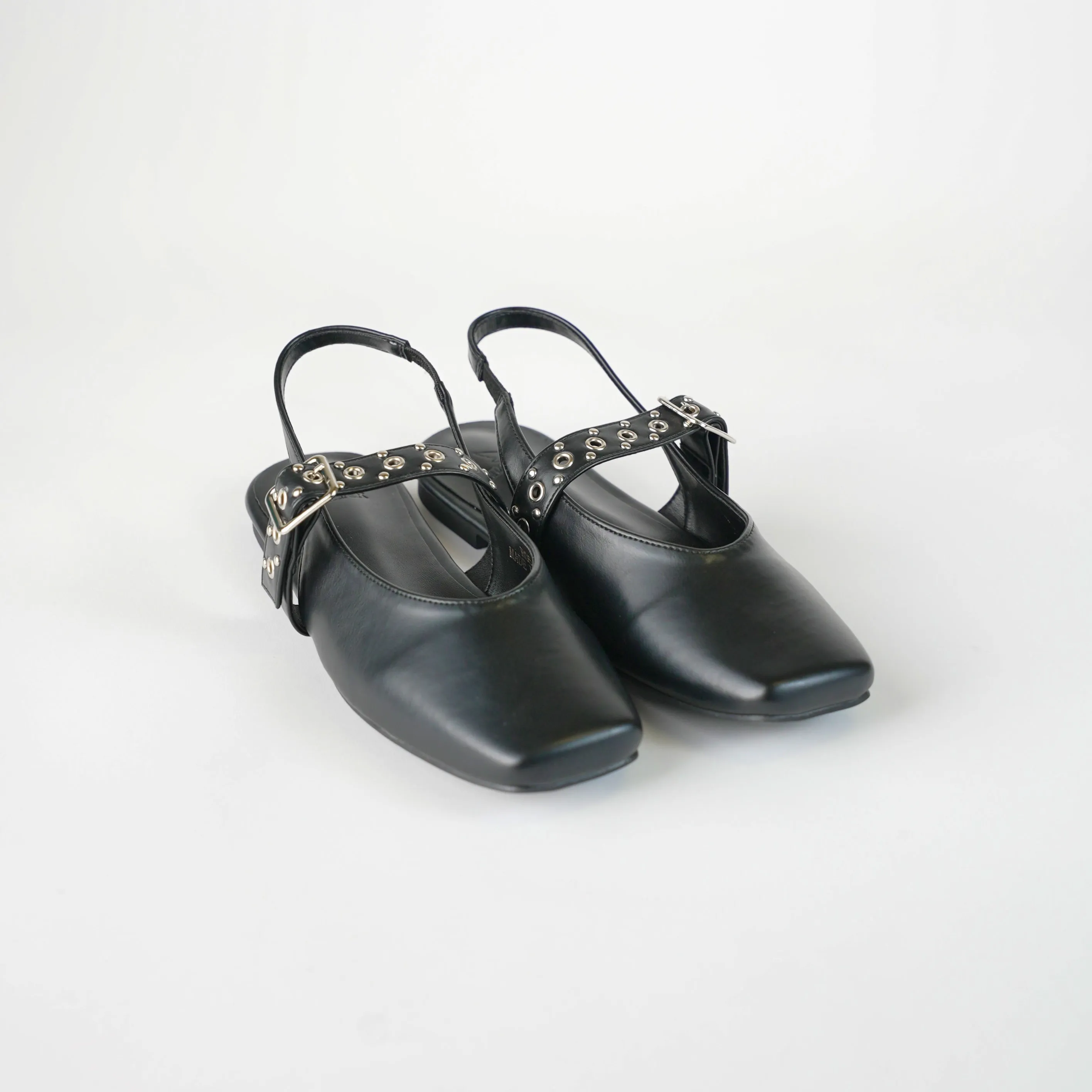 FLAT SHOE
