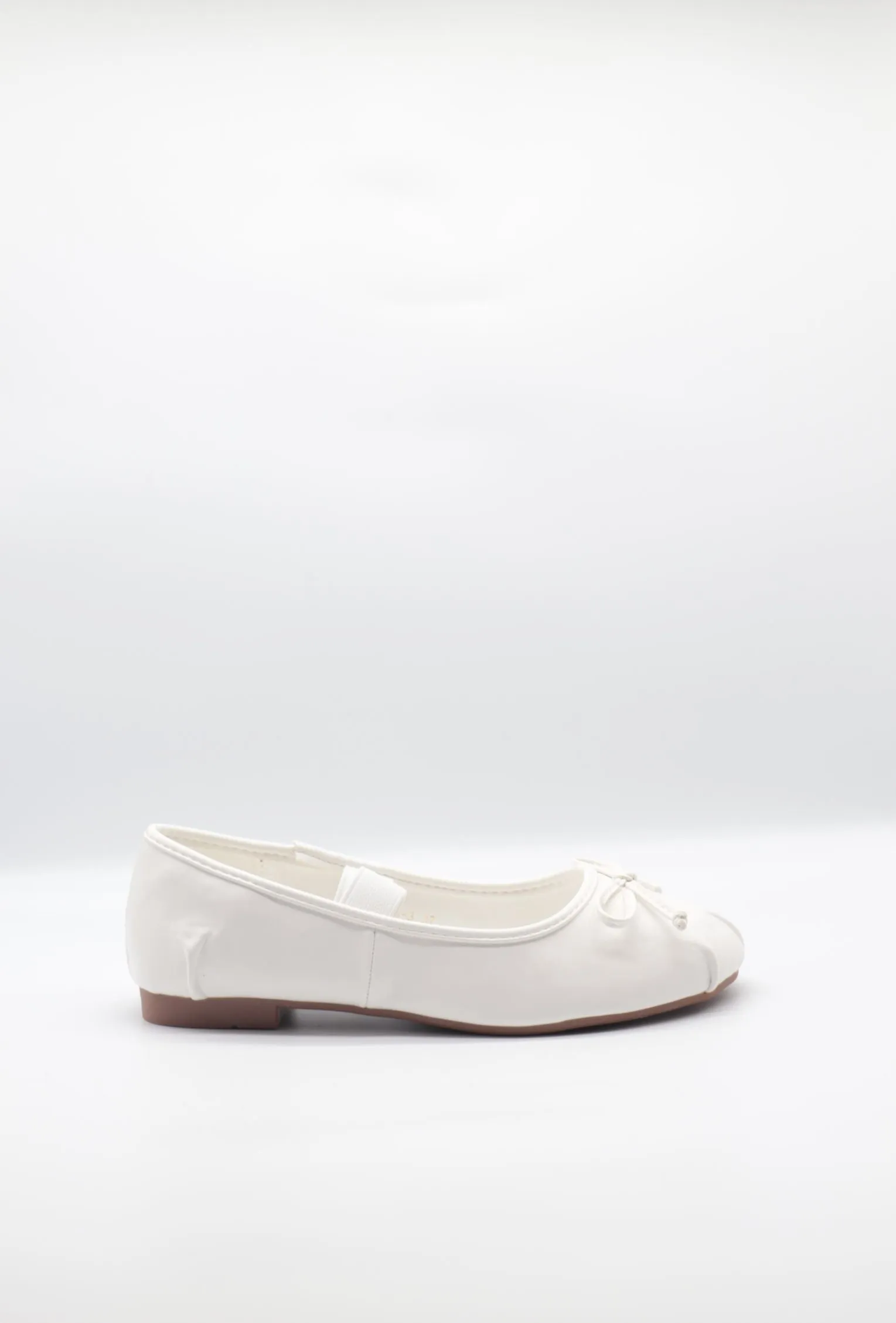 FLAT SHOE