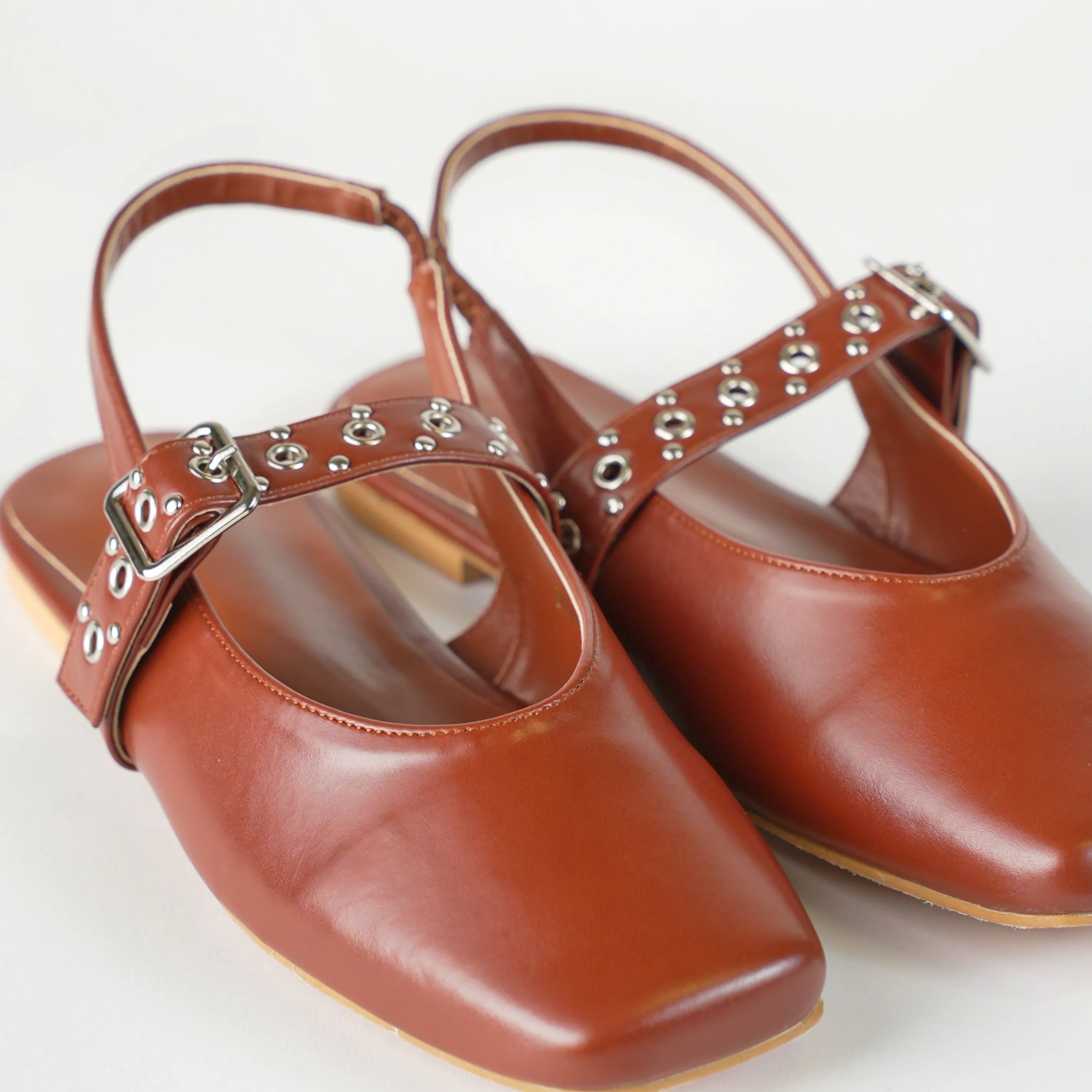 FLAT SHOE
