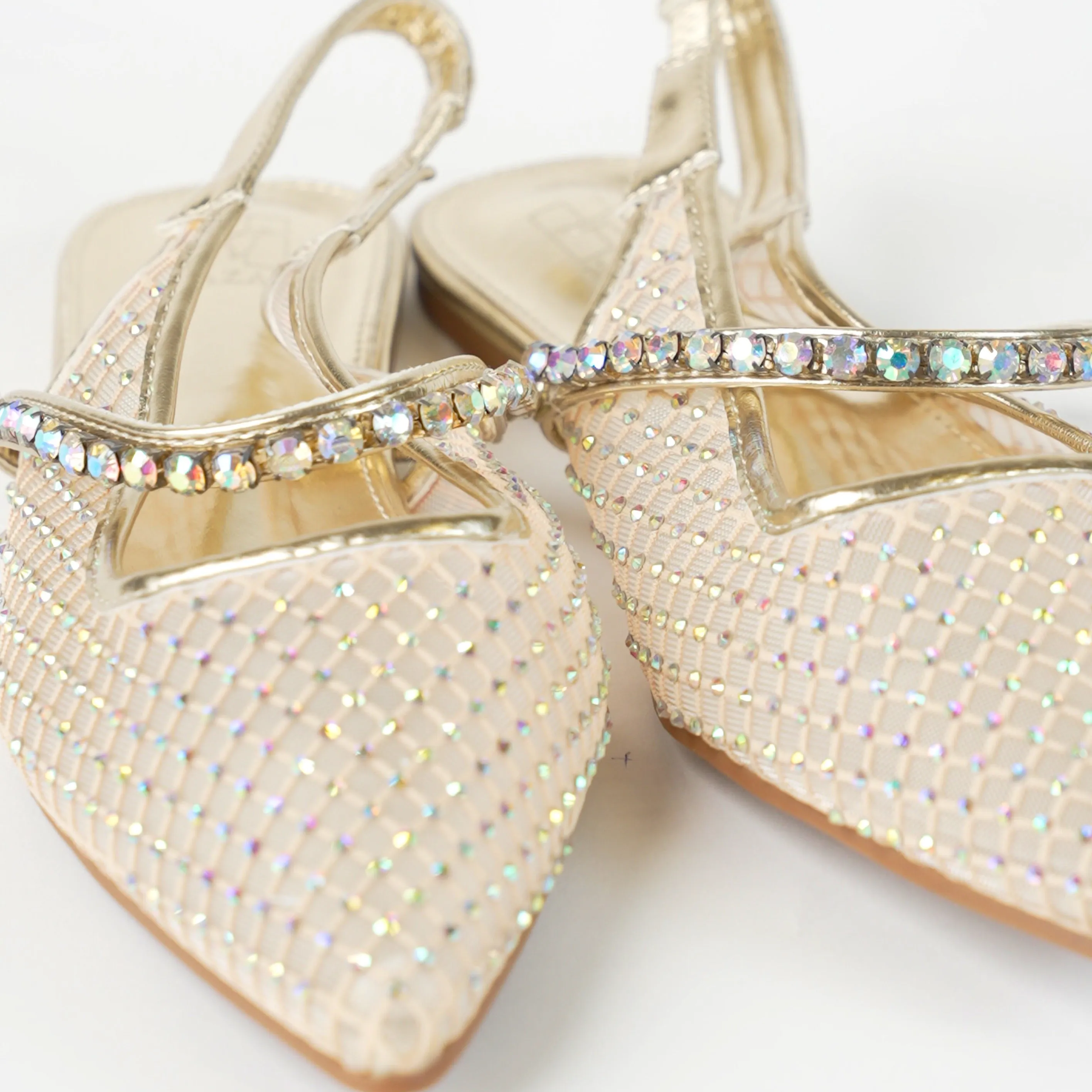 Flat shoe