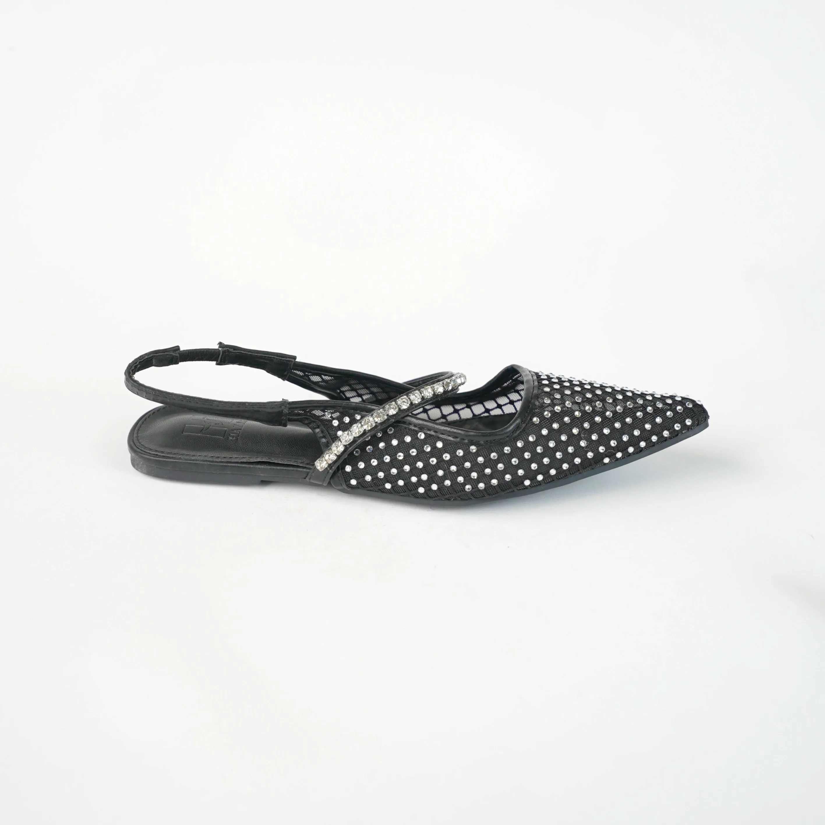 Flat shoe