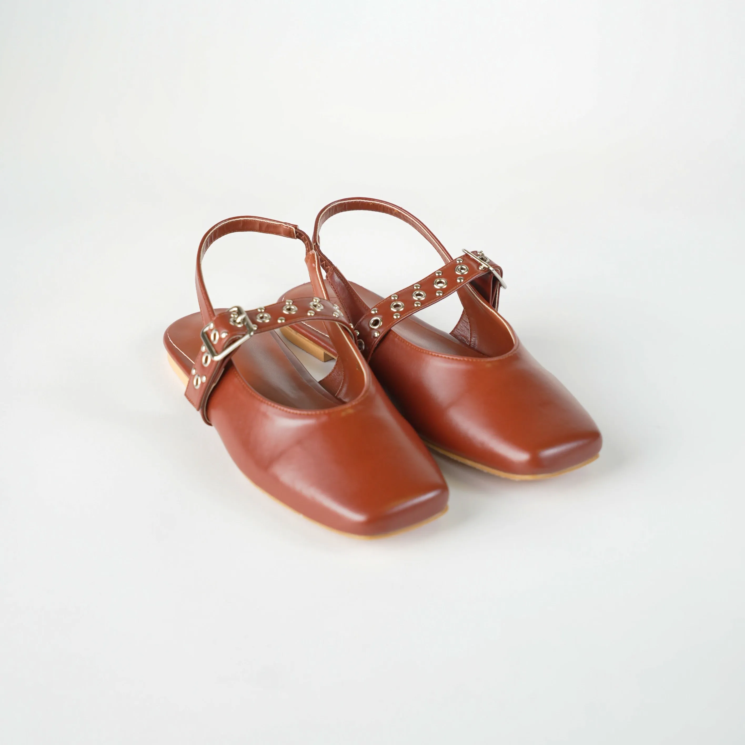 FLAT SHOE