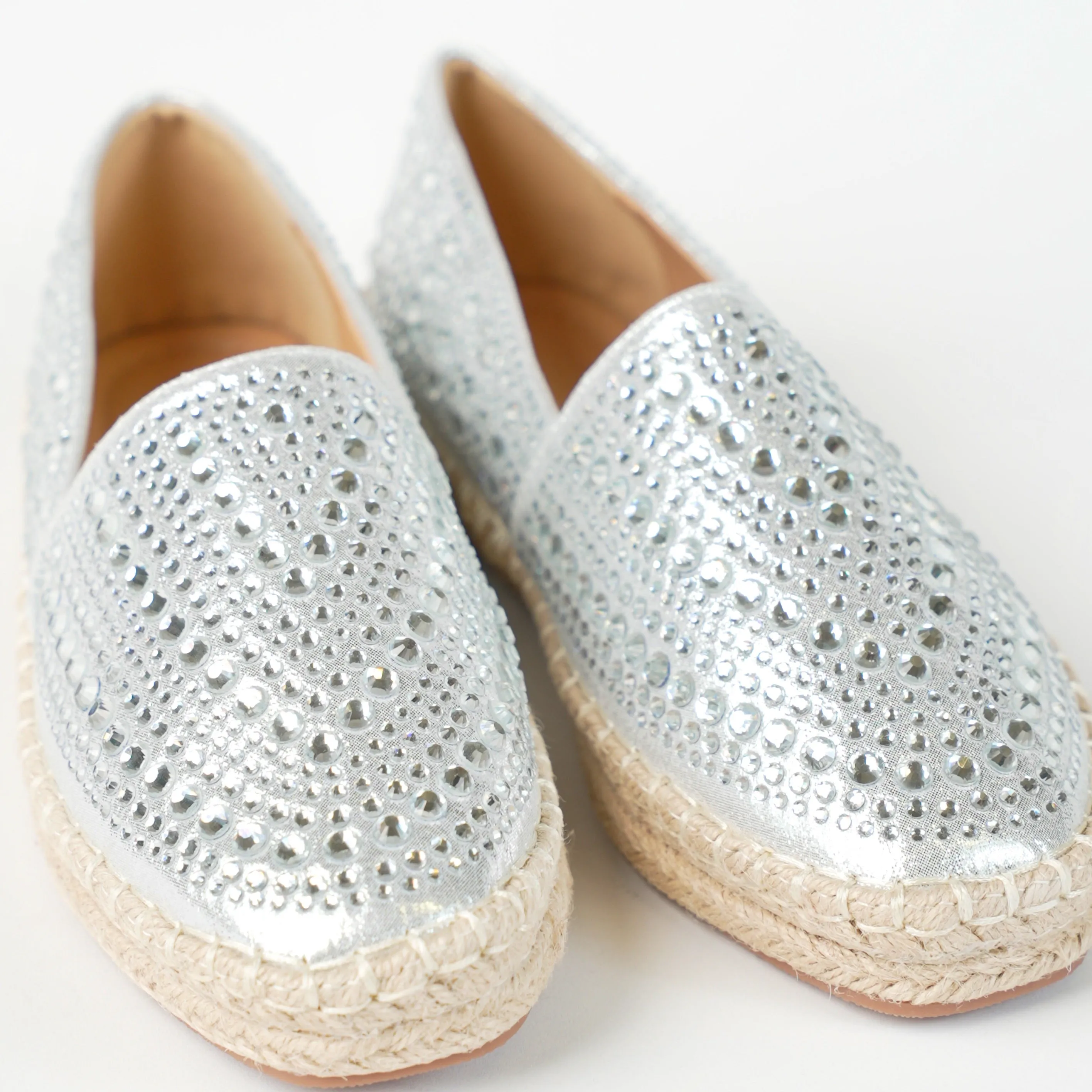 Flat shoe