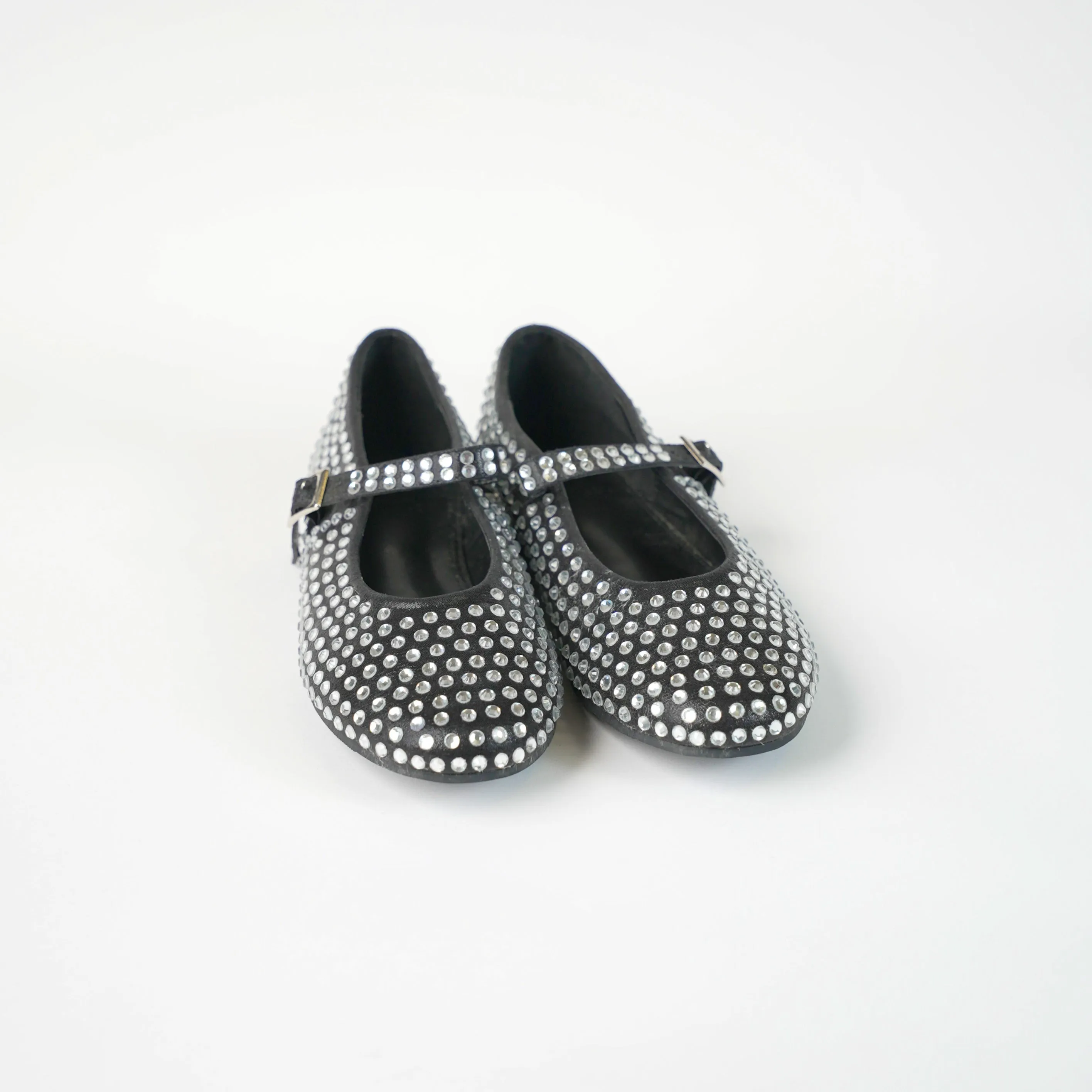 Flat shoe