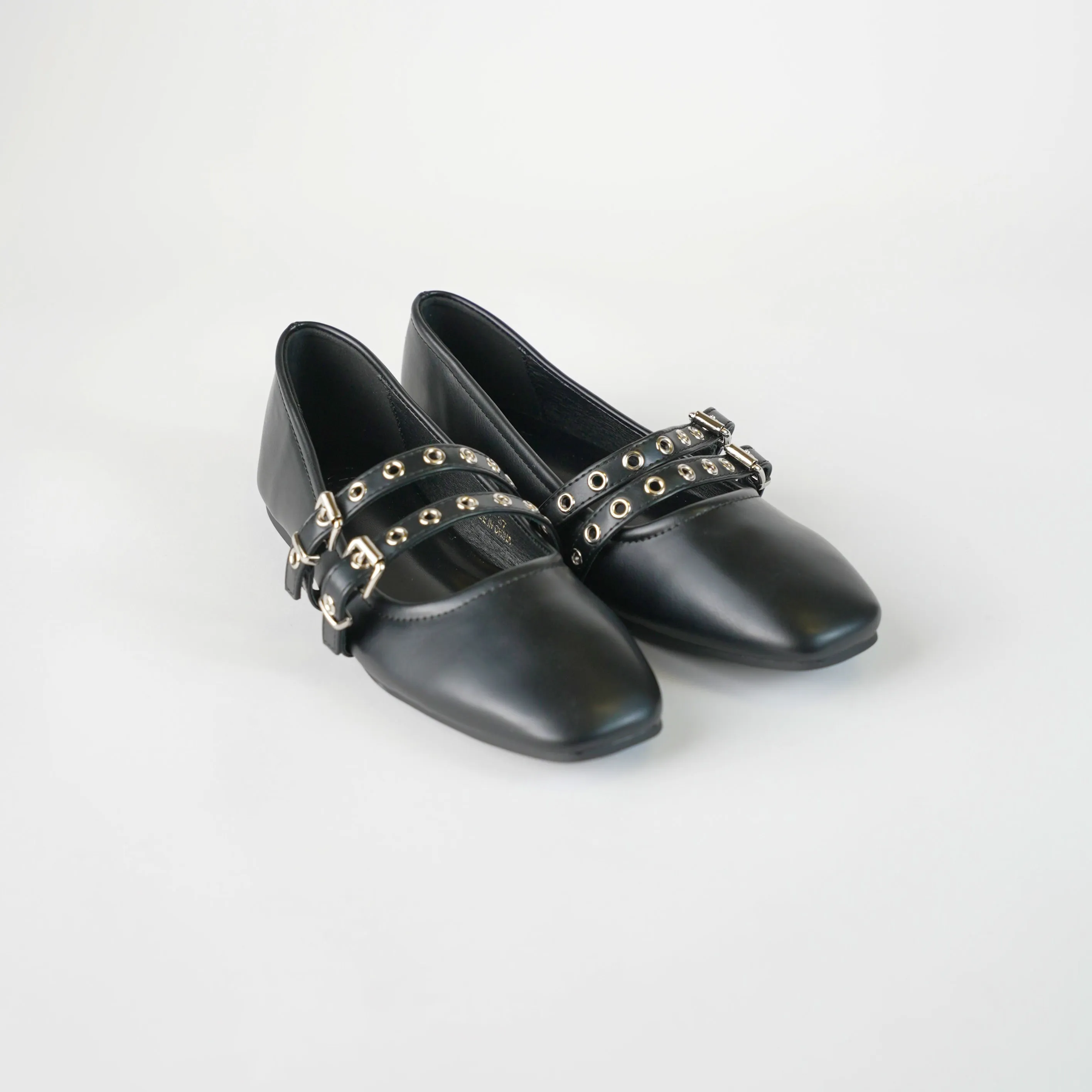 FLAT SHOE