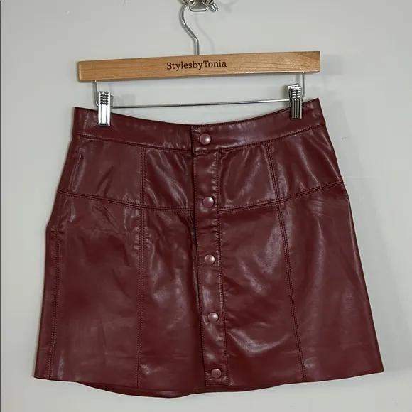 FREE PEOPLE Maisie Vegan Mini Skirt in Double Dare Burgundy Snap Front Sz 10 NEW