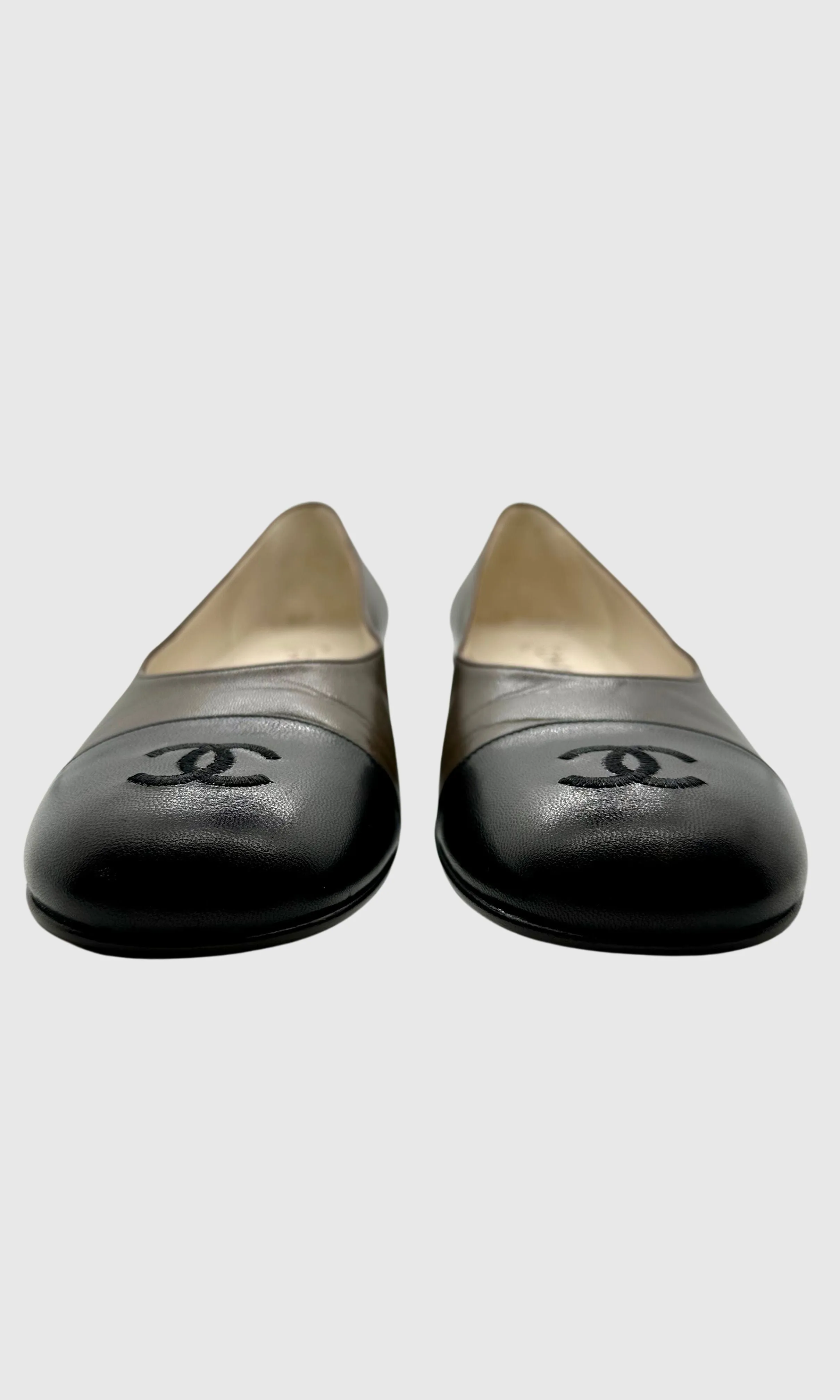 ICONIC CHANEL LOAFERS • Women's size US 6.5