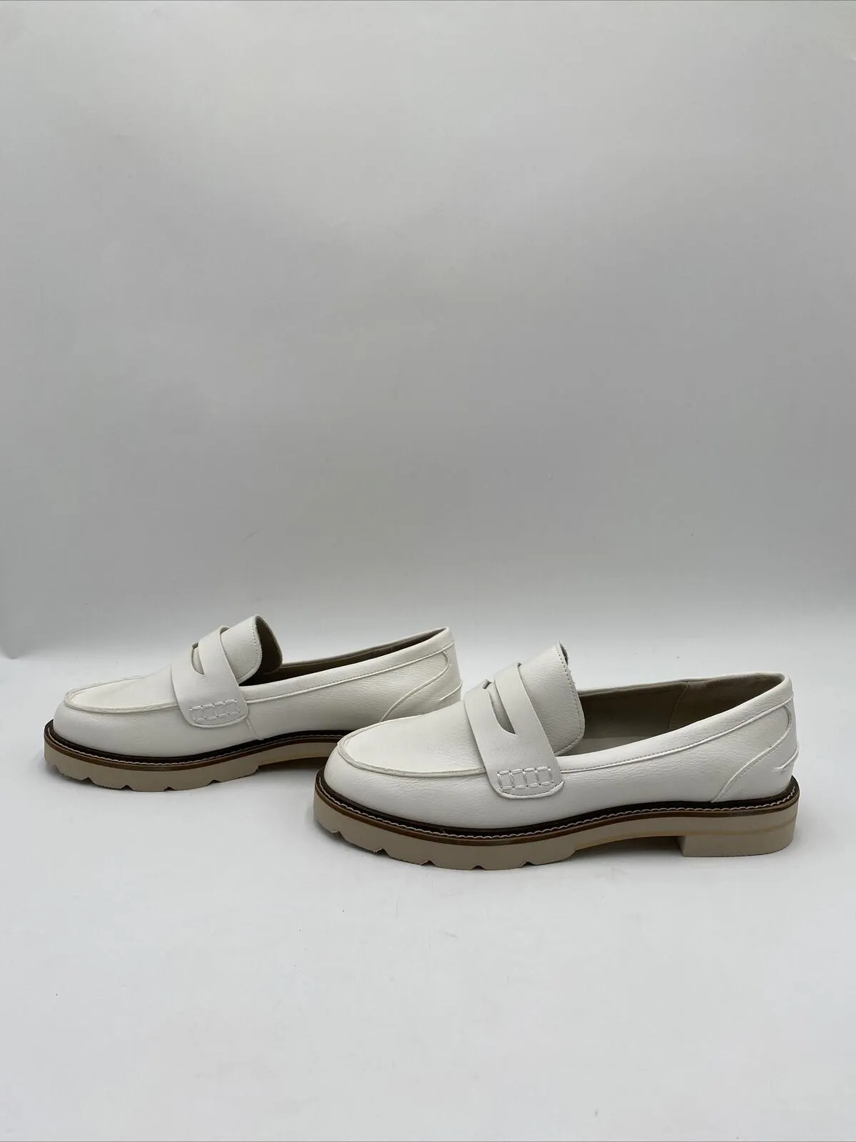NWOB Women’s Anne Klein Everly Penny Loafers White Size 7.5M - Like New