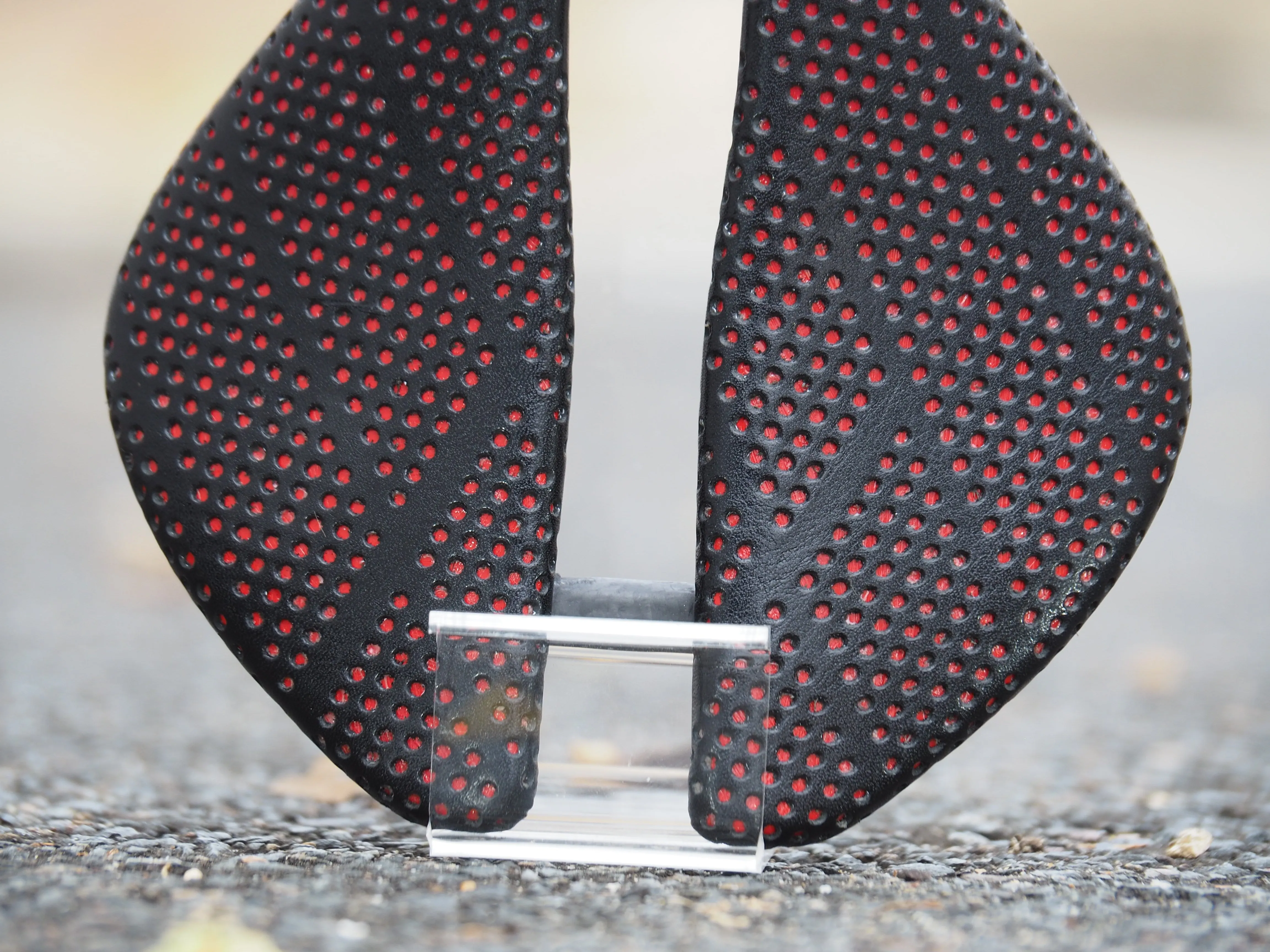 SADDLE GARDENA HERITAGE RED ALPITUDE COMPONENTS IN CARBON