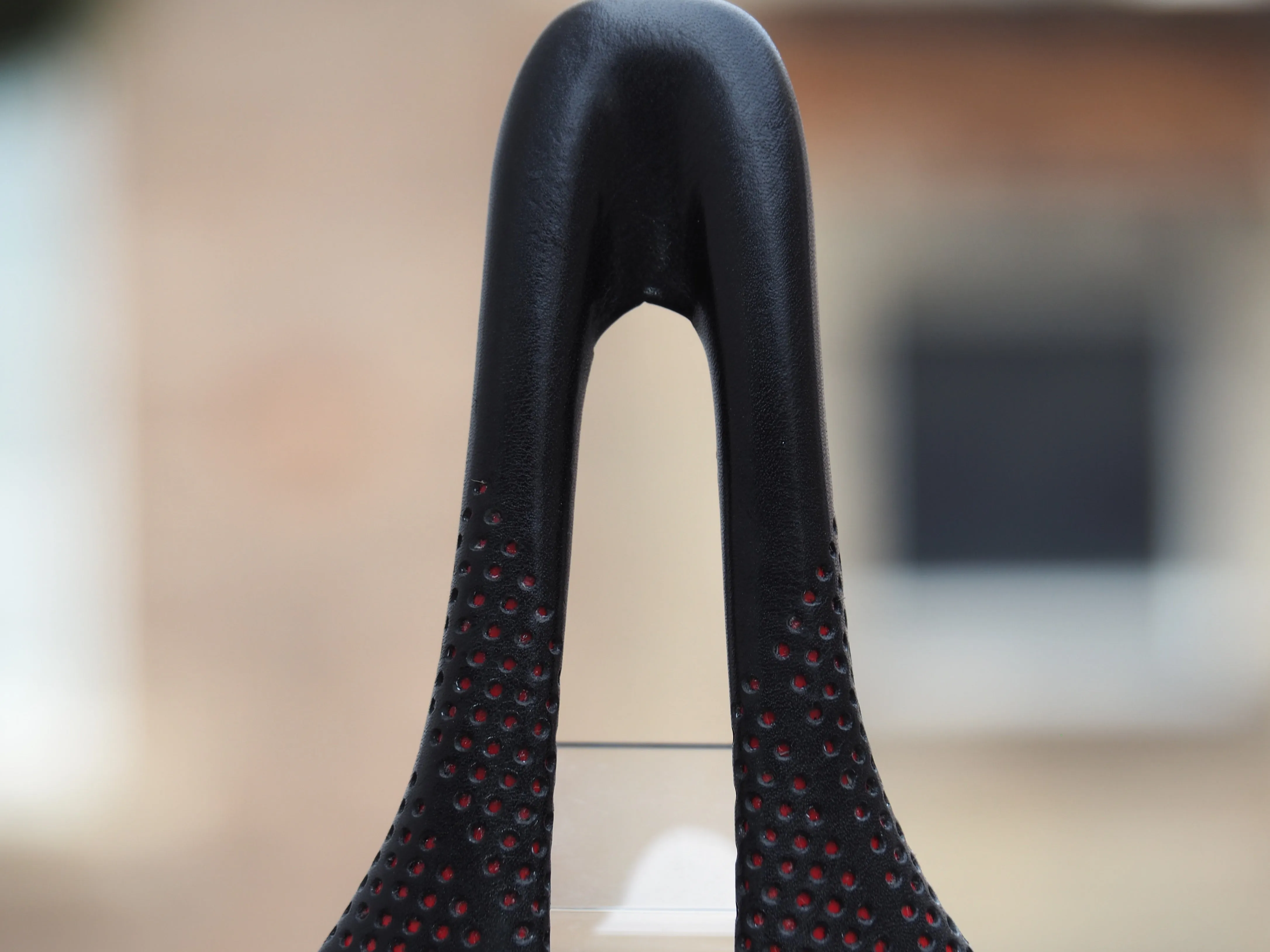 SADDLE GARDENA HERITAGE RED ALPITUDE COMPONENTS IN CARBON