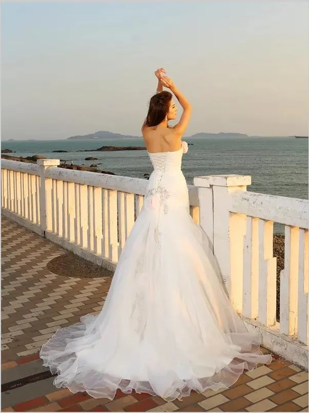 Satin Tulle Strapless Sleeveless Wedding Dresses Ball Gown With Hand-Made Flower