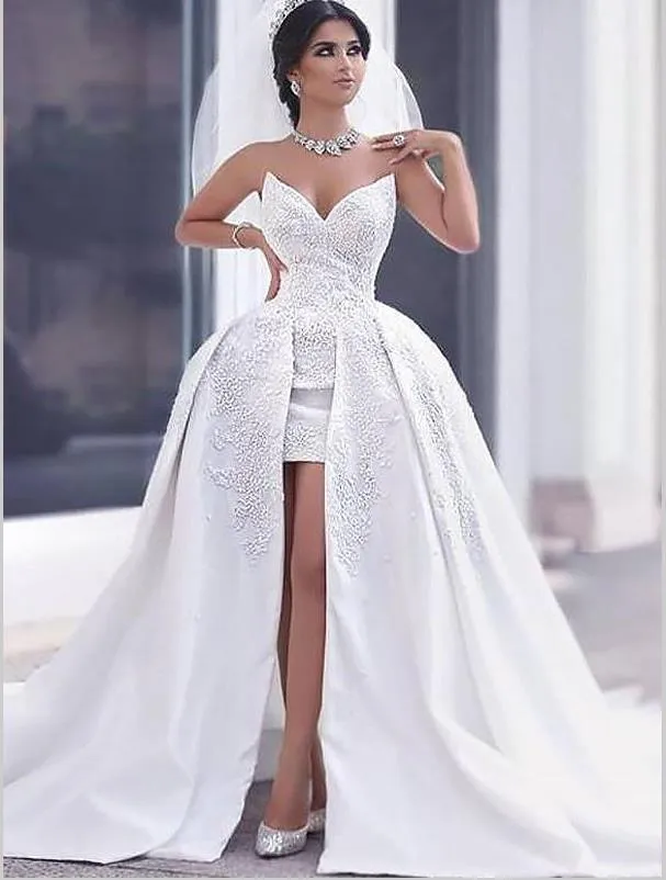 Sweetheart Beading Satin Sleeveless Wedding Dresses Chapel Train Ball Gown