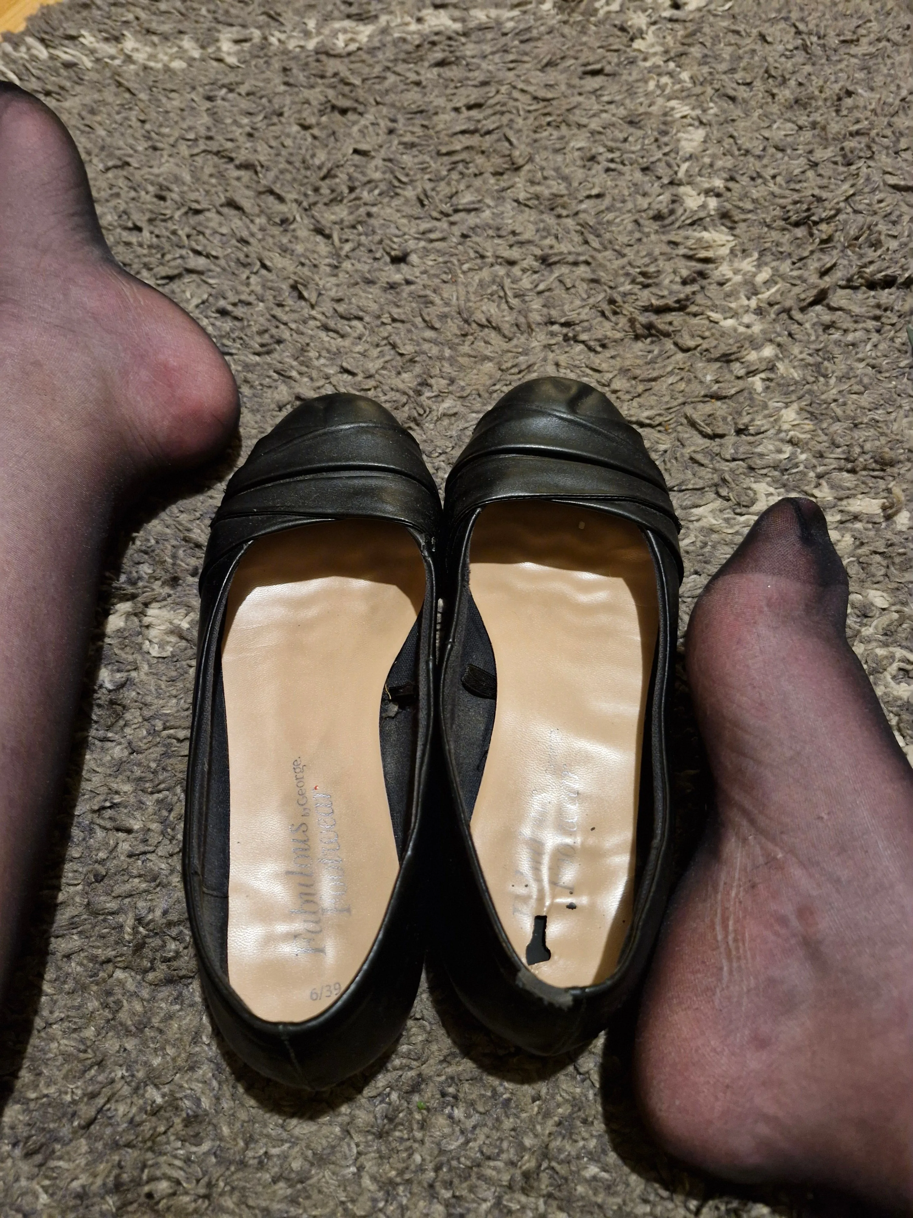 Well Worn Black ballerina Flats / UK6