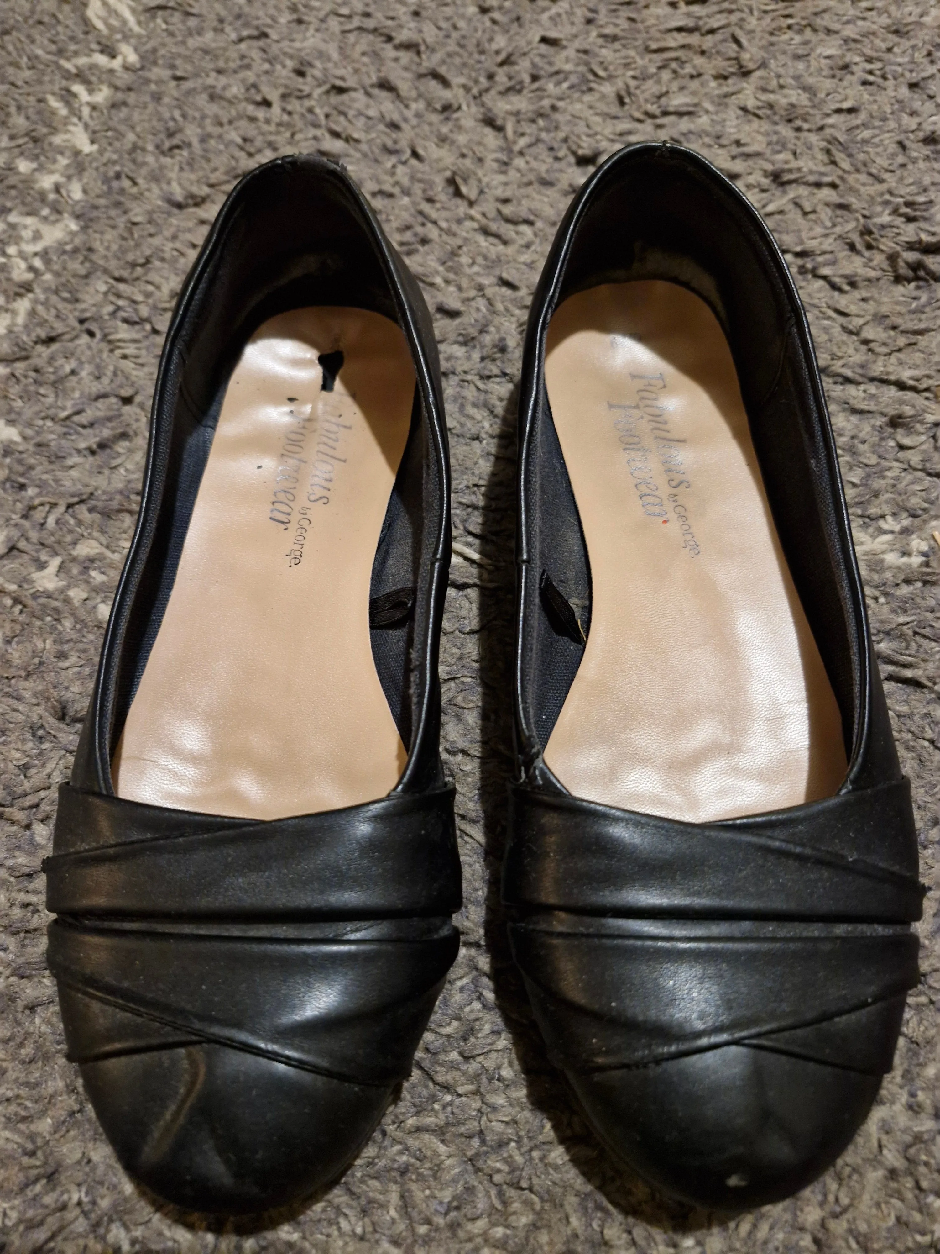 Well Worn Black ballerina Flats / UK6